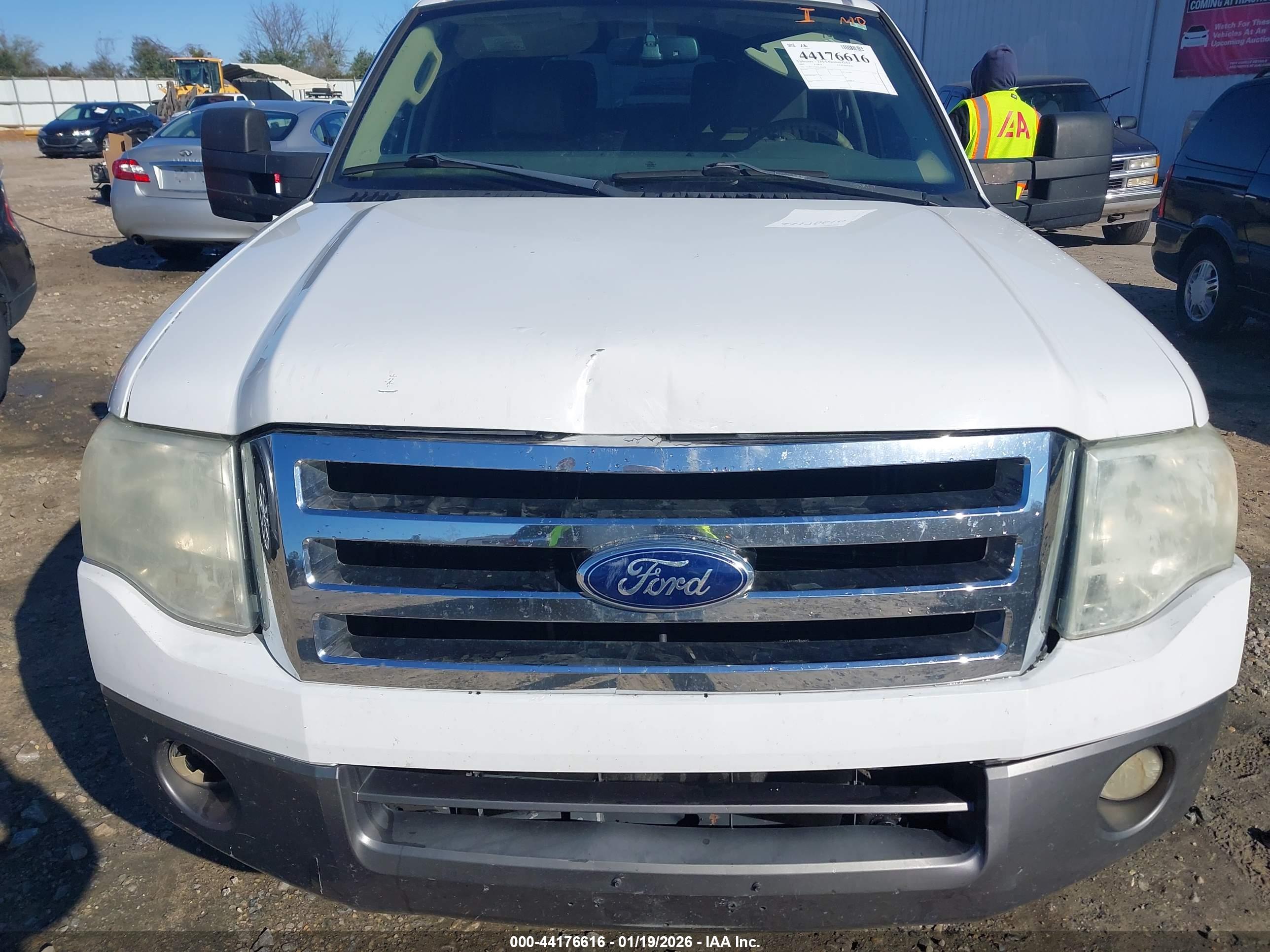 FORD EXPEDITION image 6