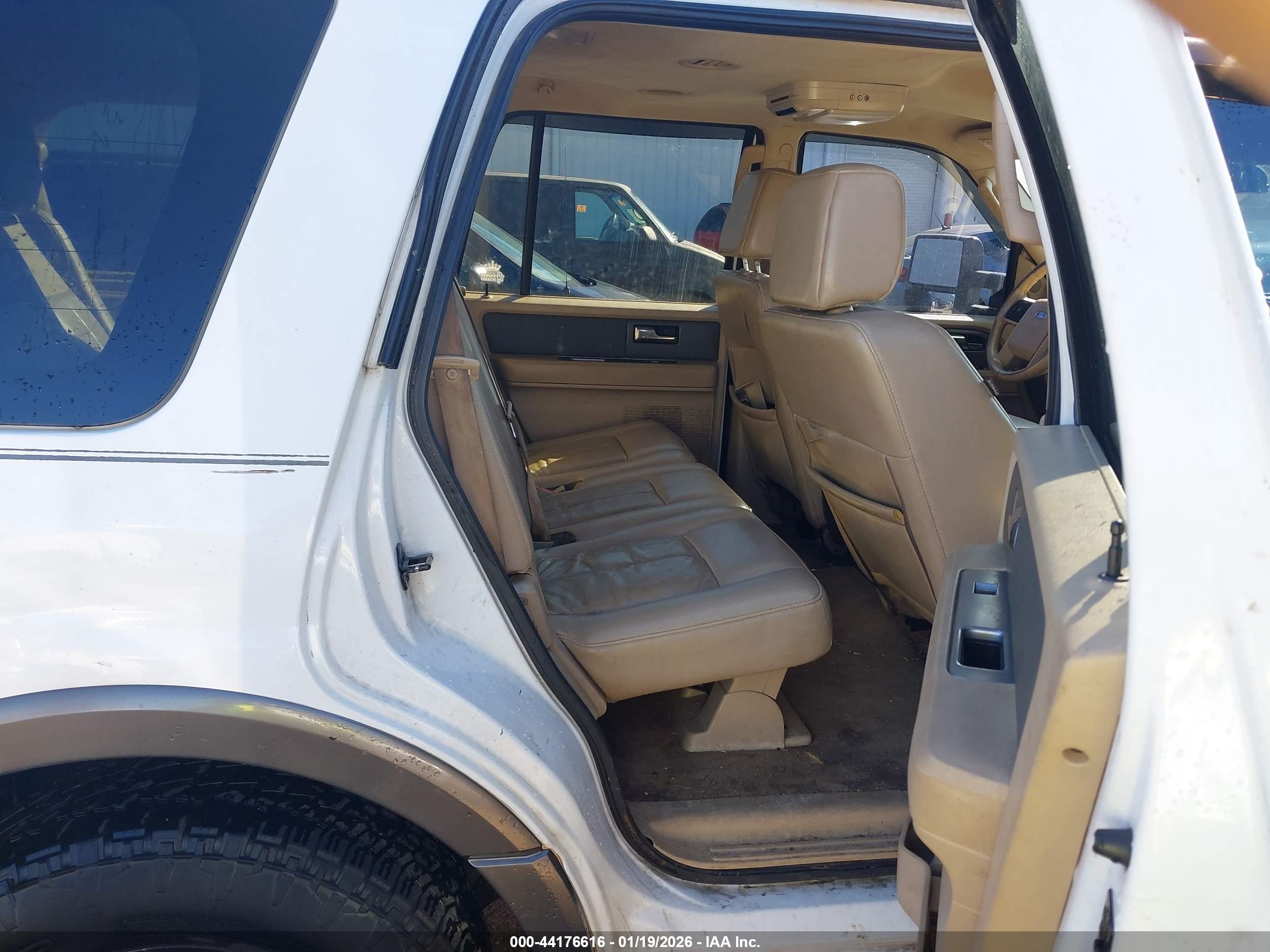 FORD EXPEDITION image 8