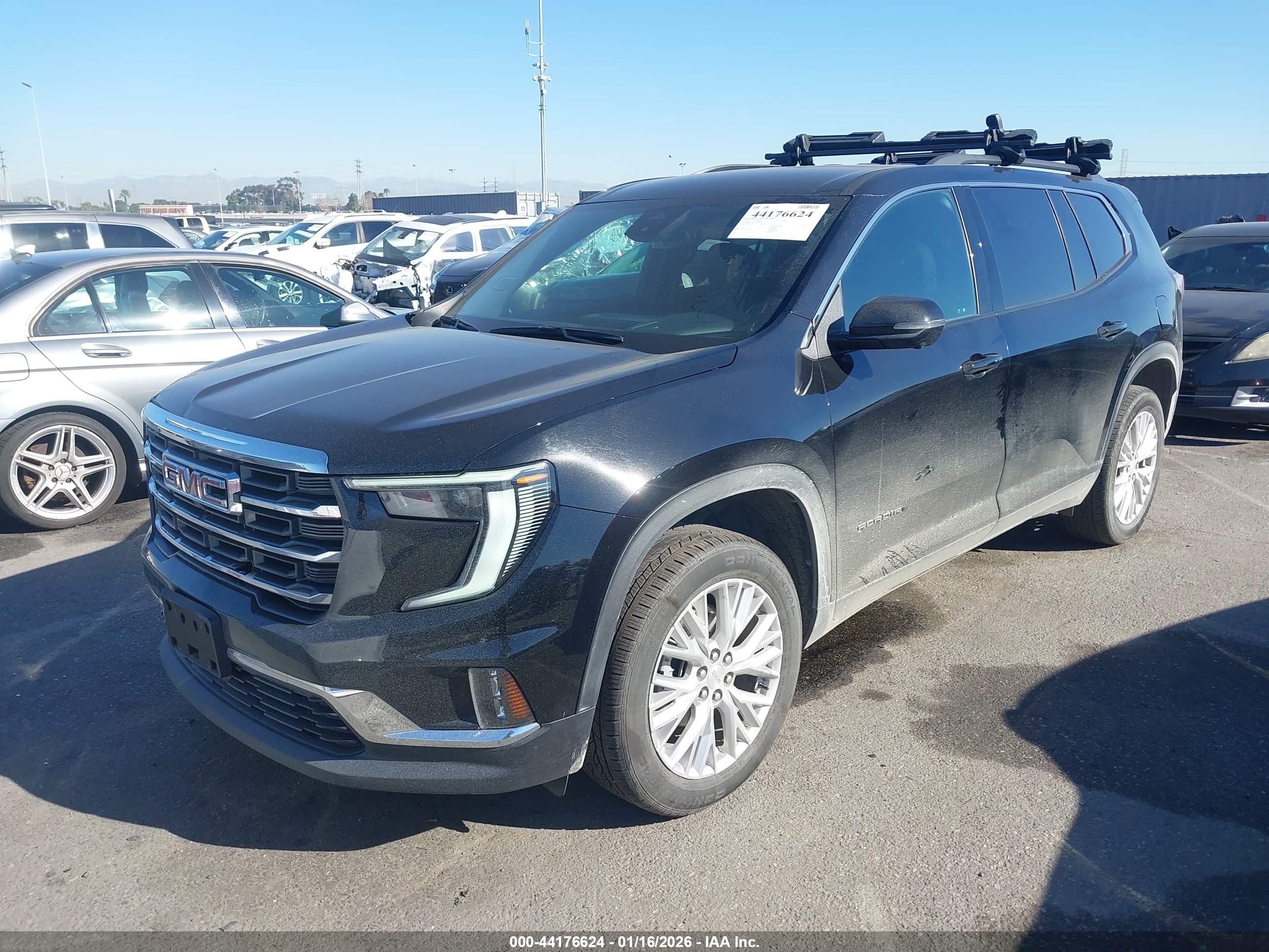 GMC ACADIA image 2