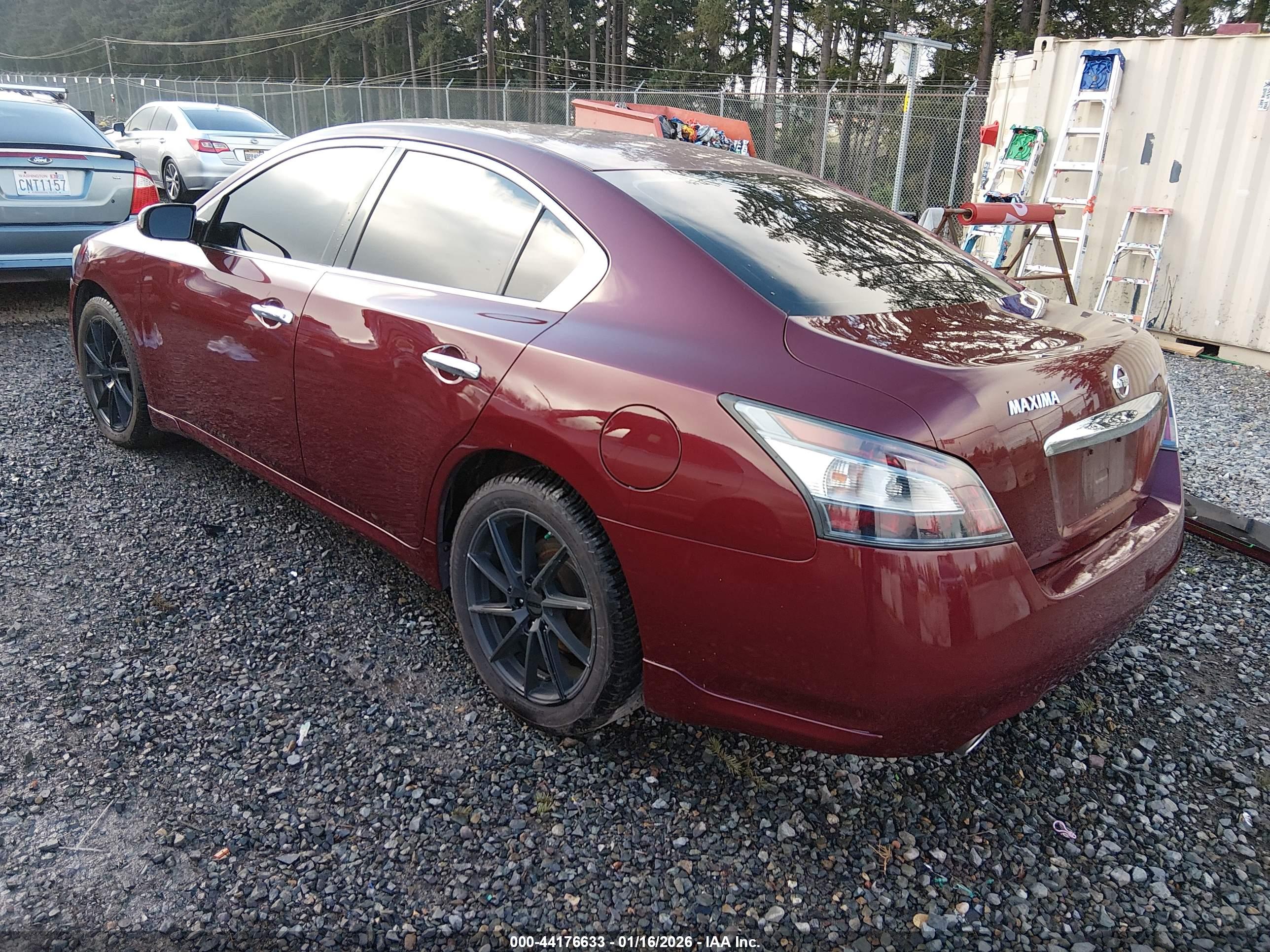 NISSAN MAXIMA image 3