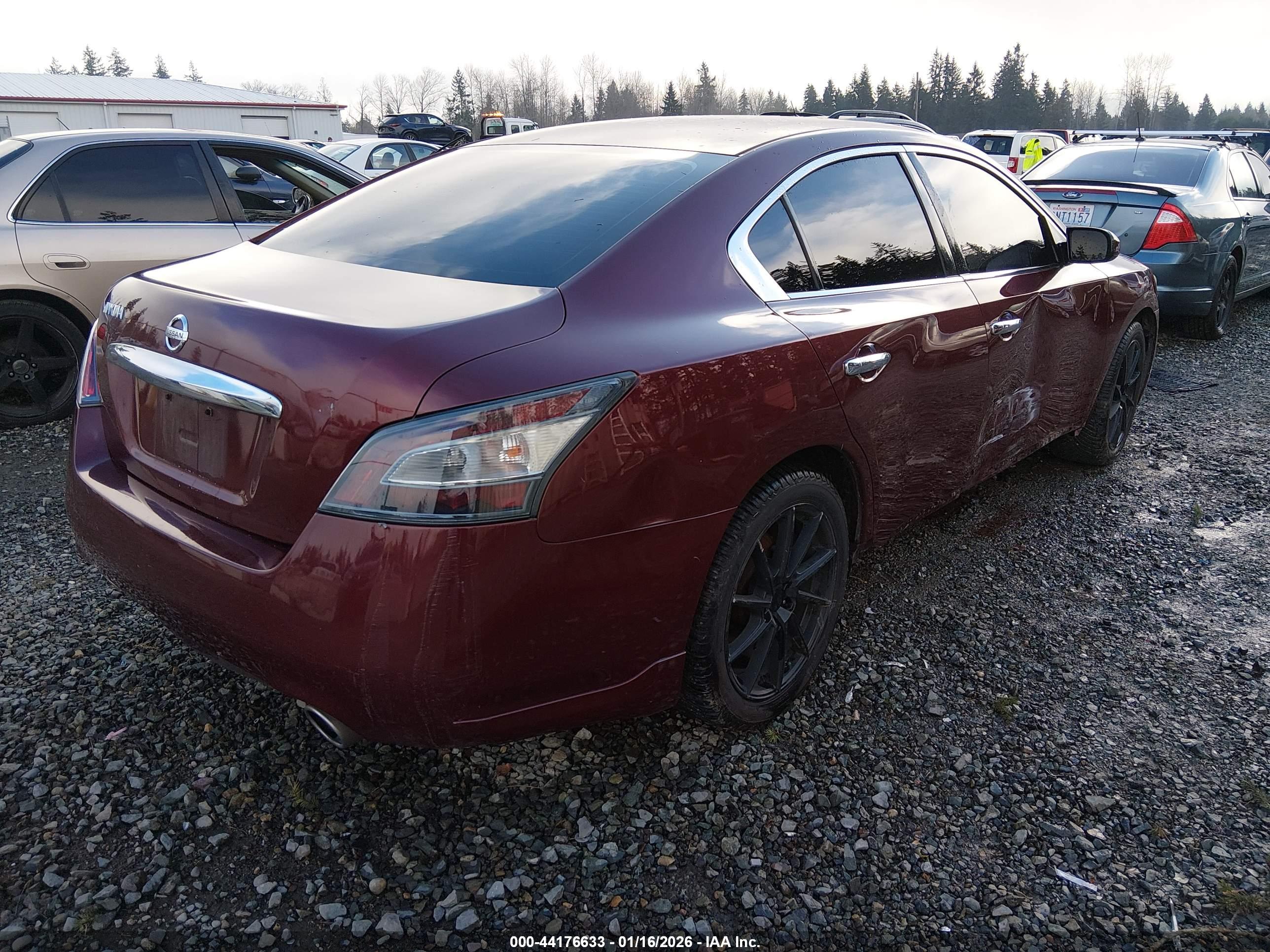 NISSAN MAXIMA image 4