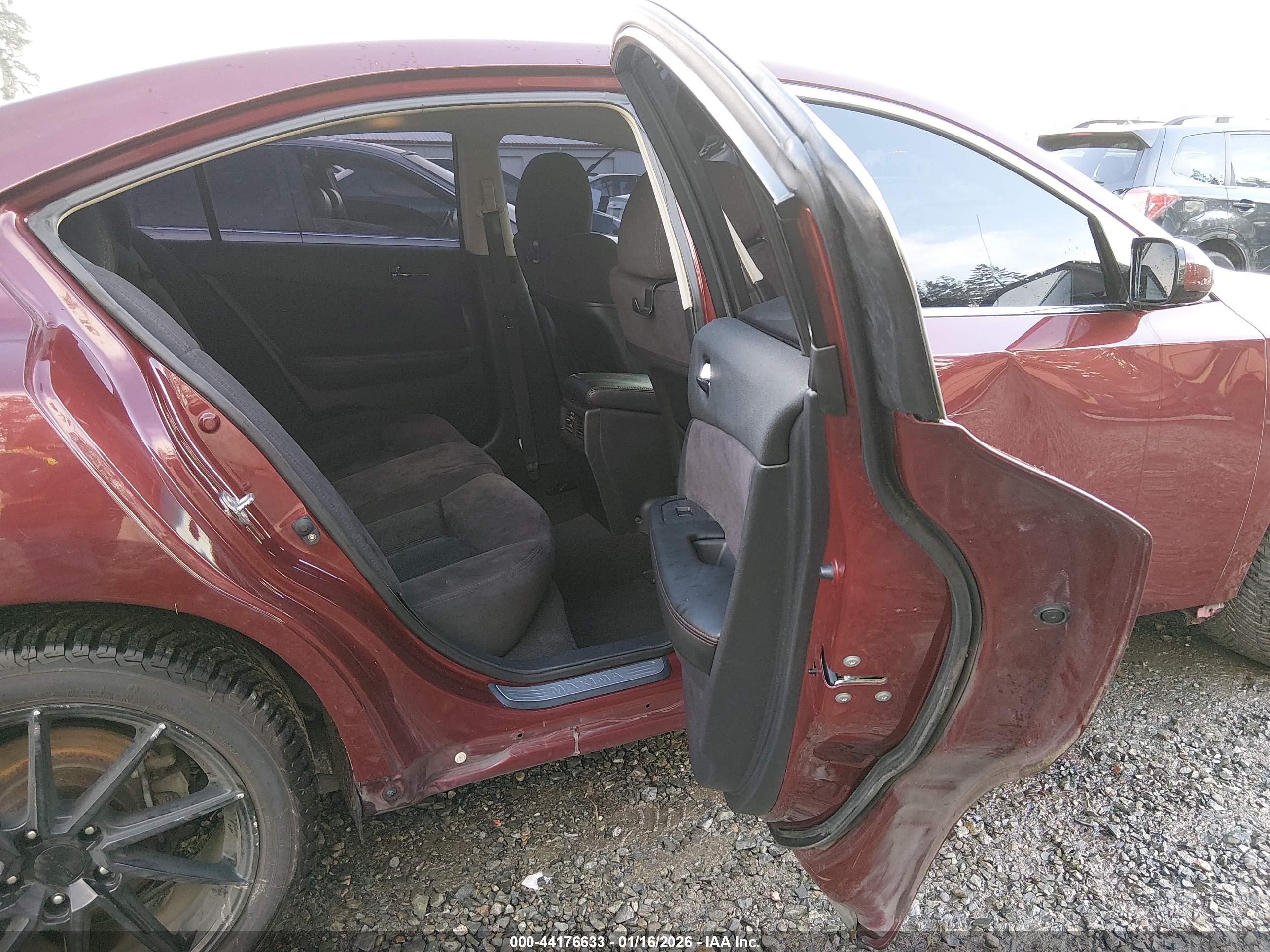 NISSAN MAXIMA image 8