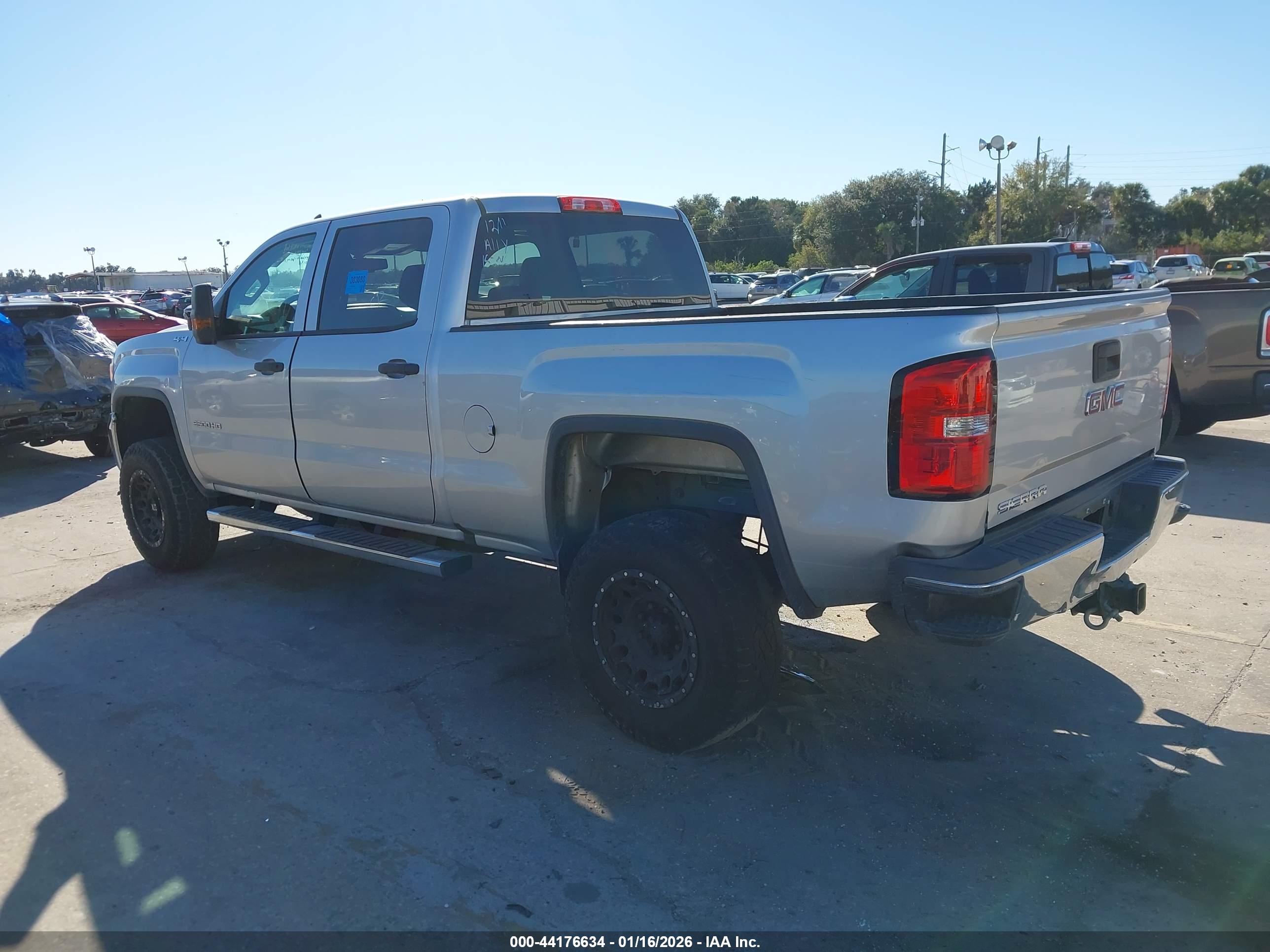 GMC SIERRA image 3