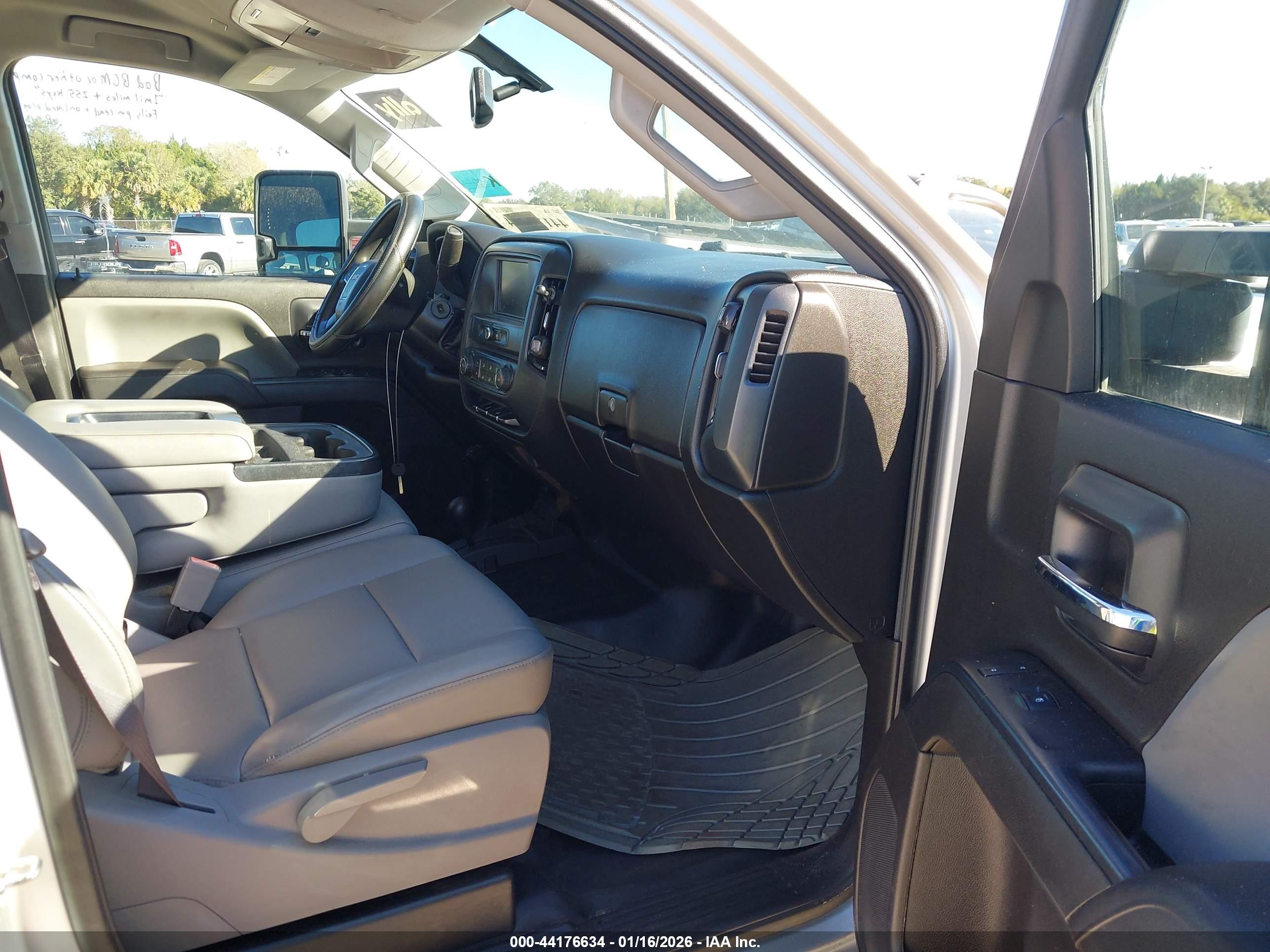 GMC SIERRA image 5