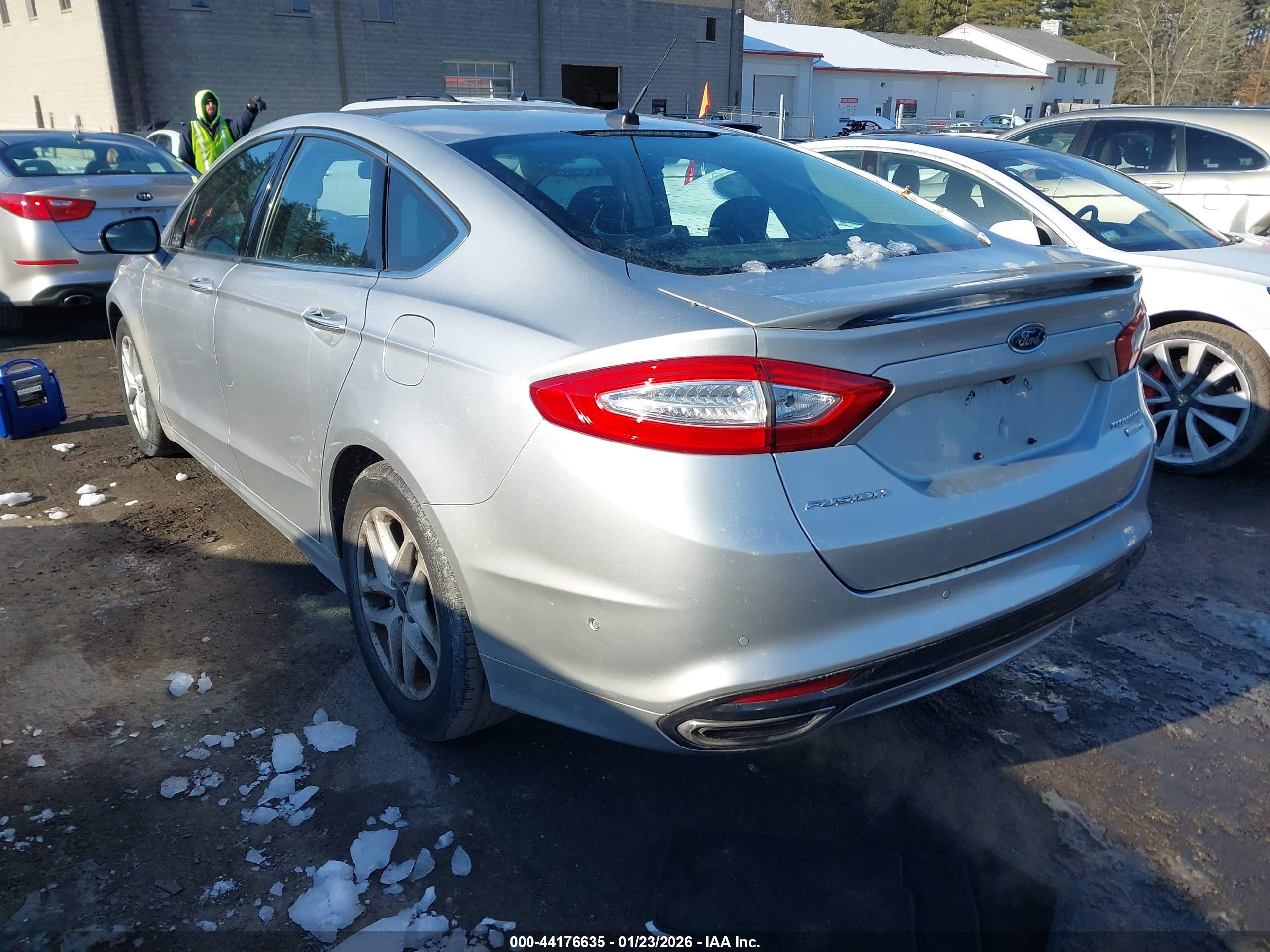 FORD FUSION image 3