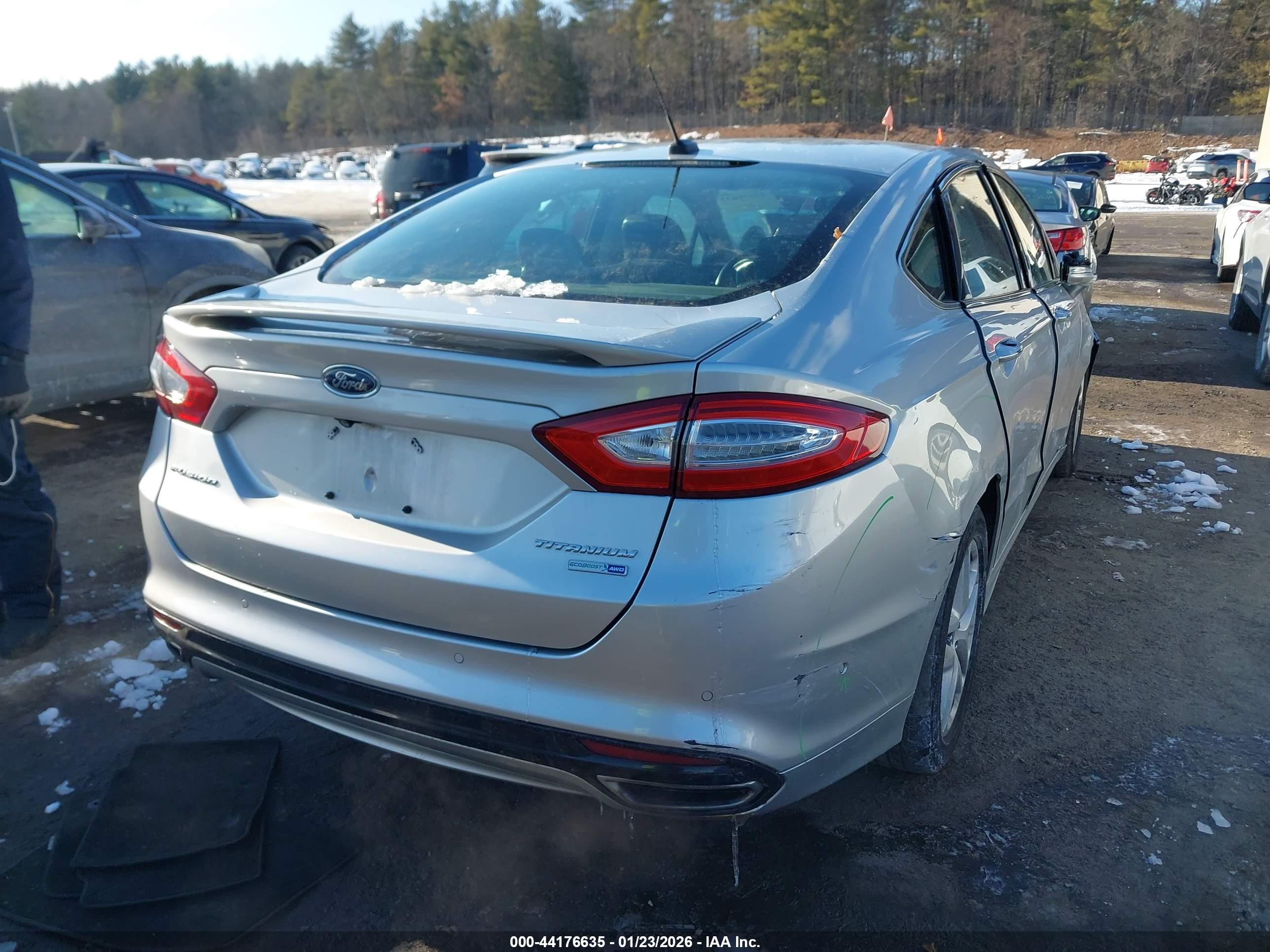 FORD FUSION image 4
