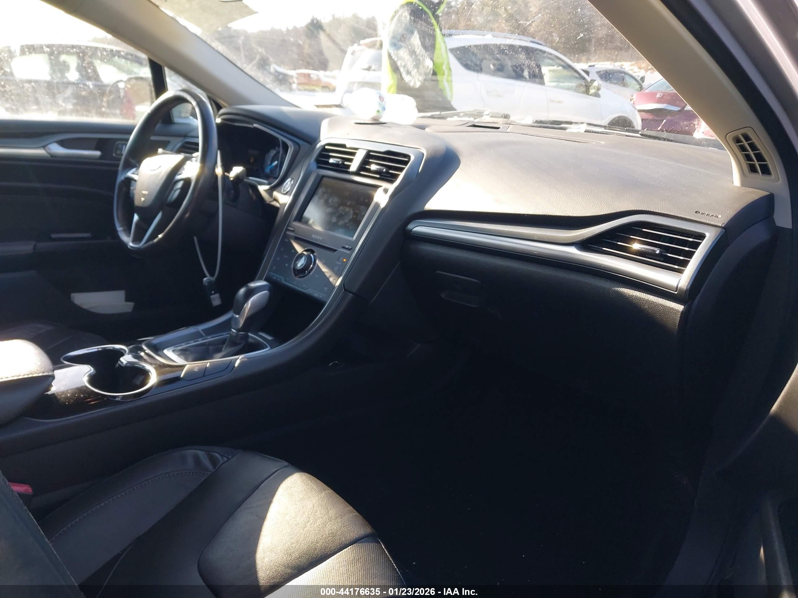 FORD FUSION image 5
