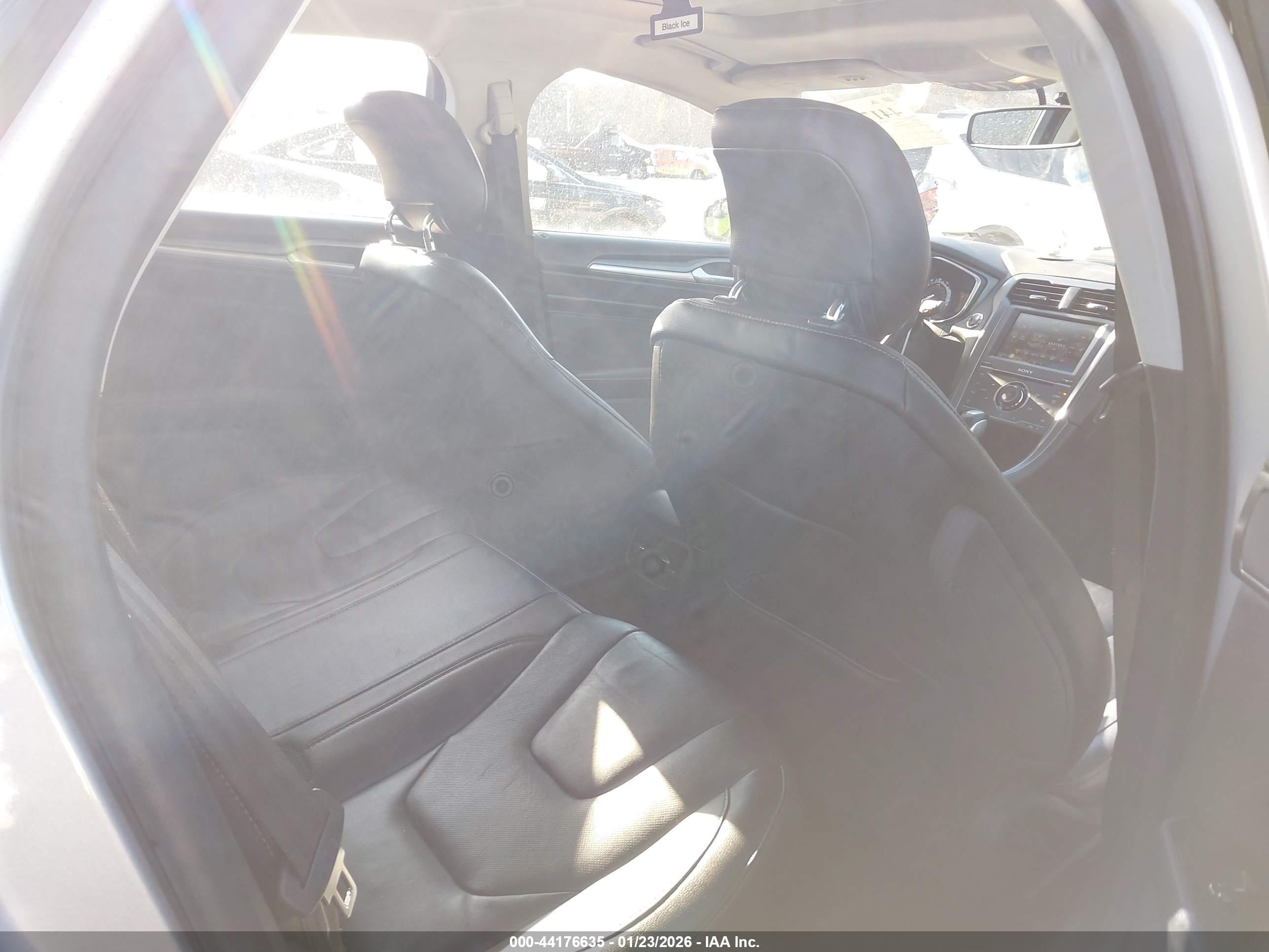 FORD FUSION image 8