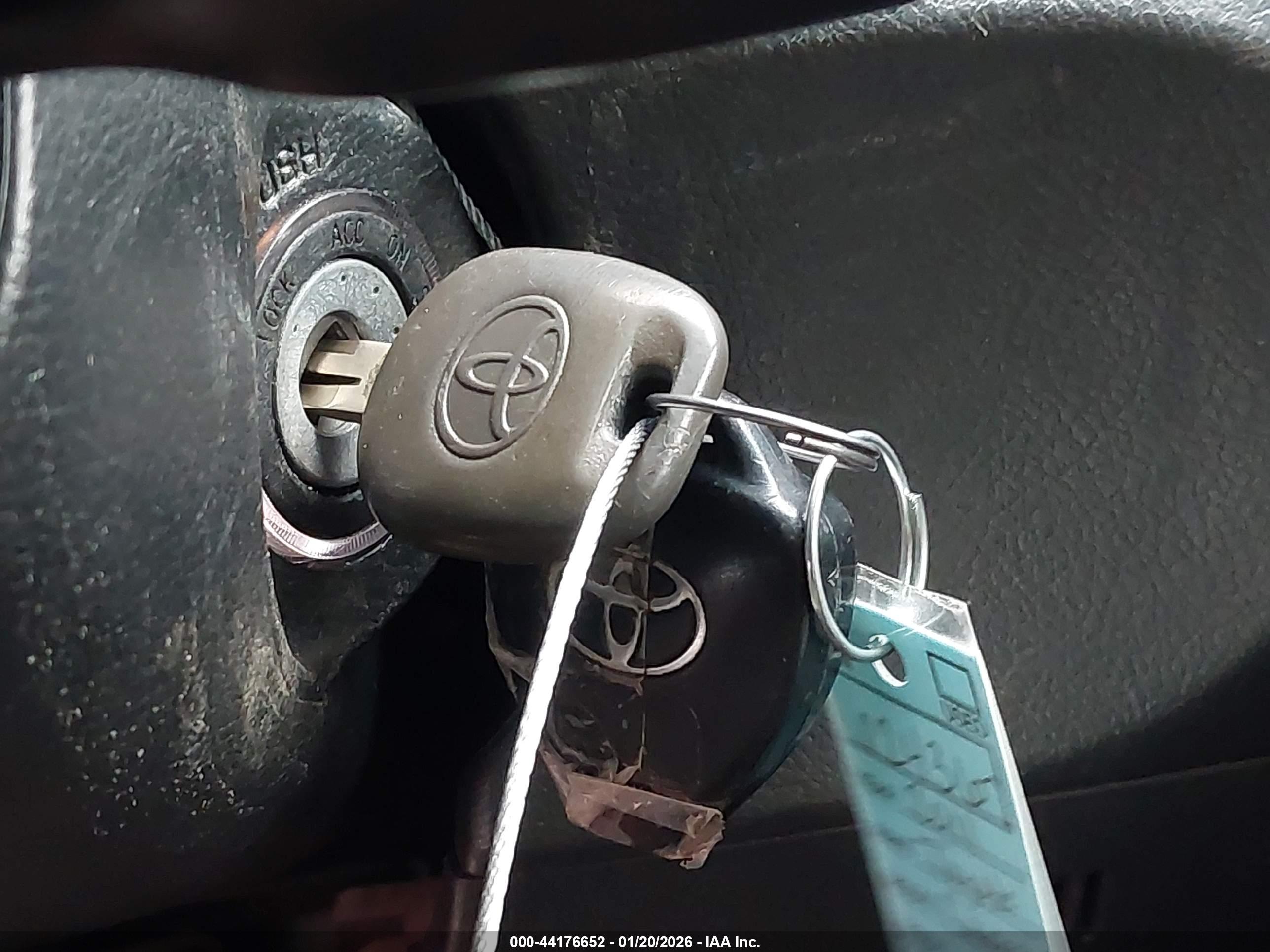 TOYOTA CAMRY image 11