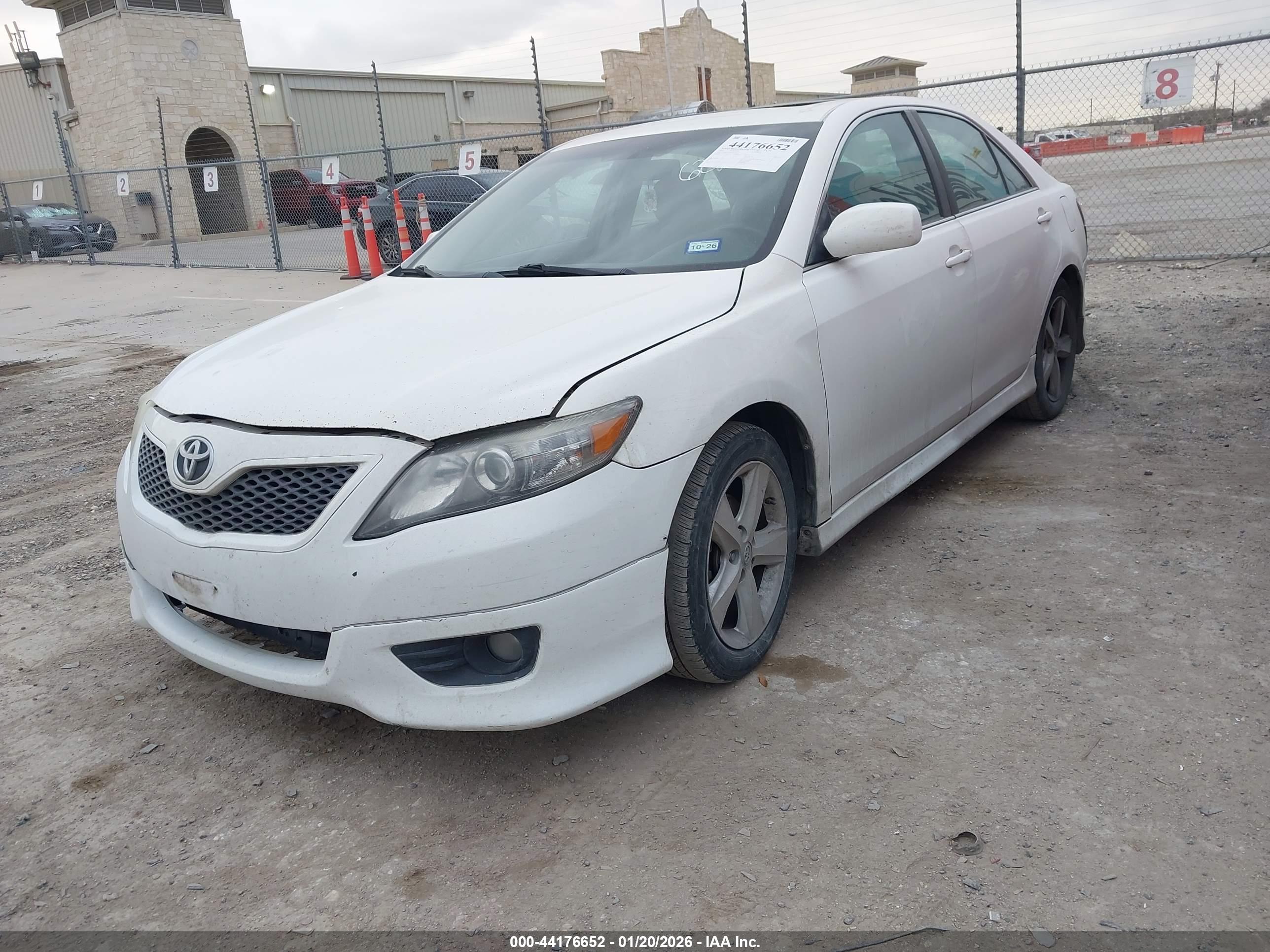 TOYOTA CAMRY image 2