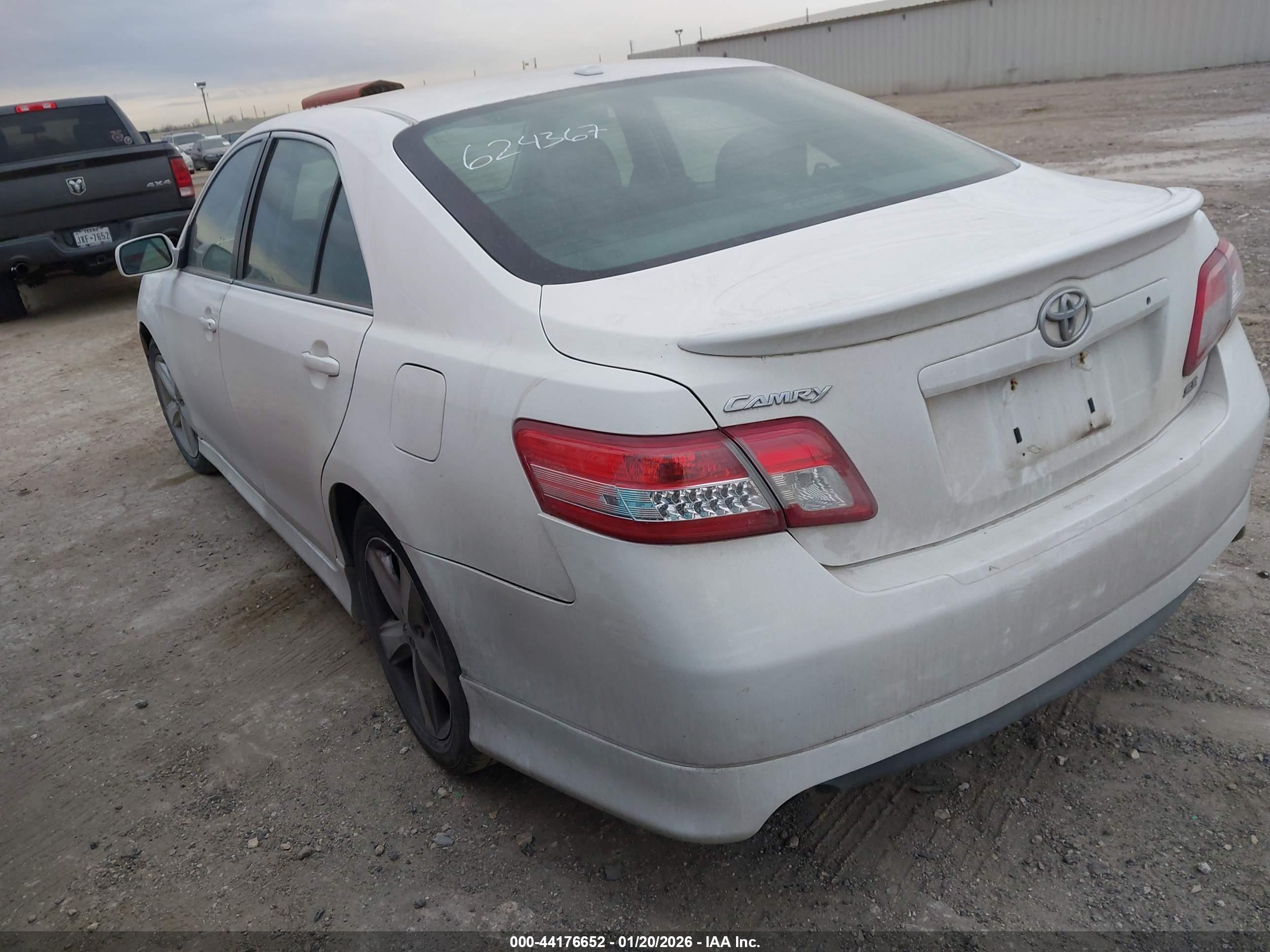 TOYOTA CAMRY image 3