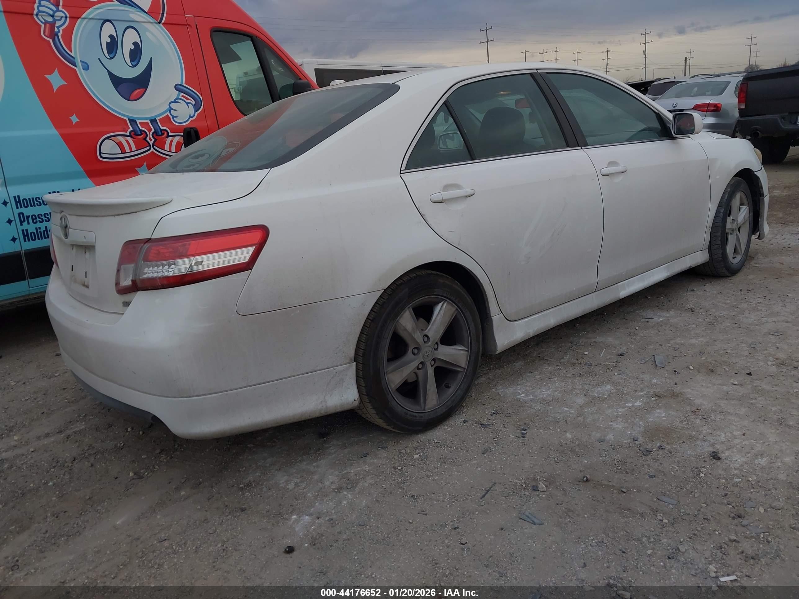 TOYOTA CAMRY image 4
