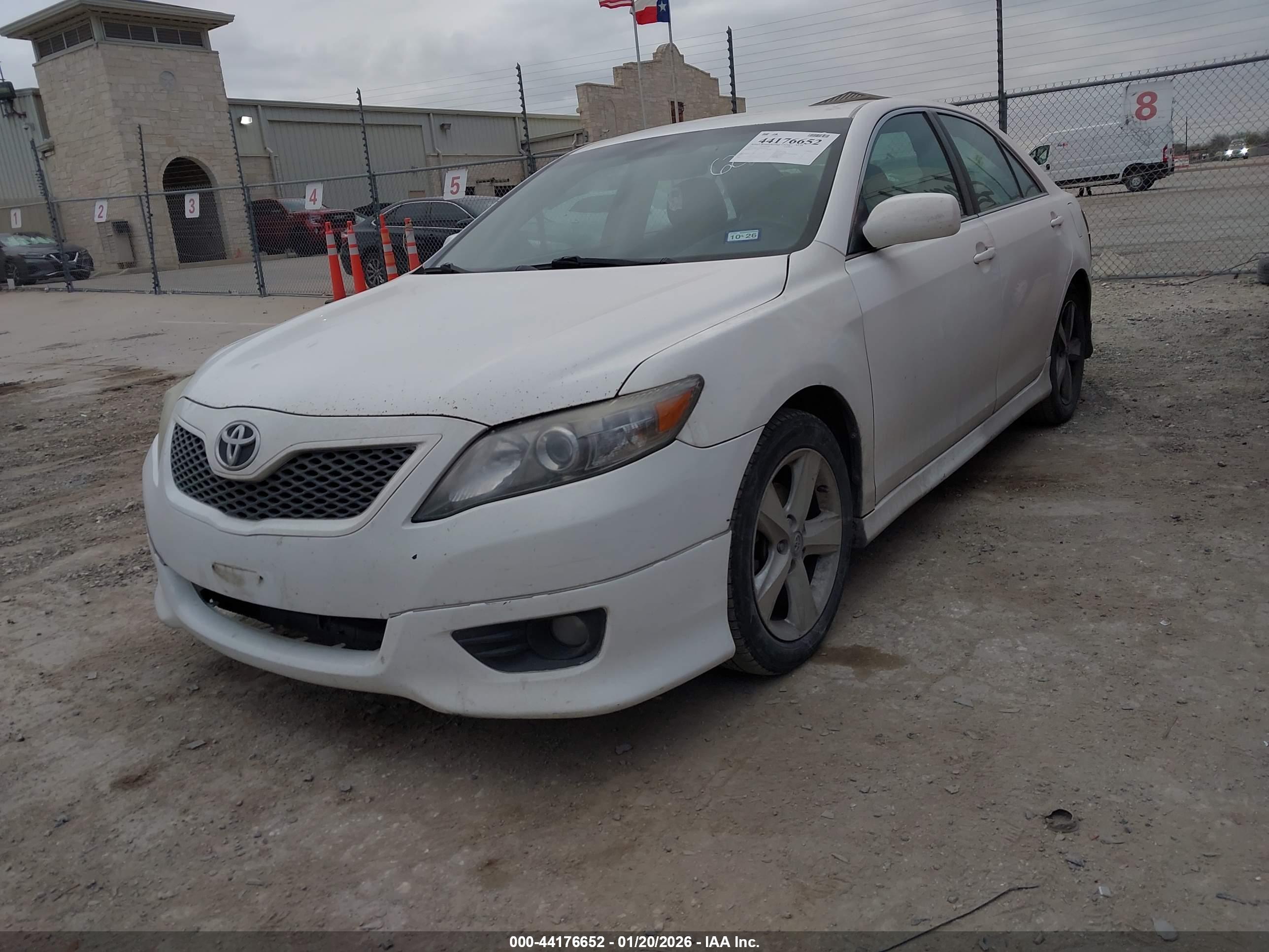 TOYOTA CAMRY image 6