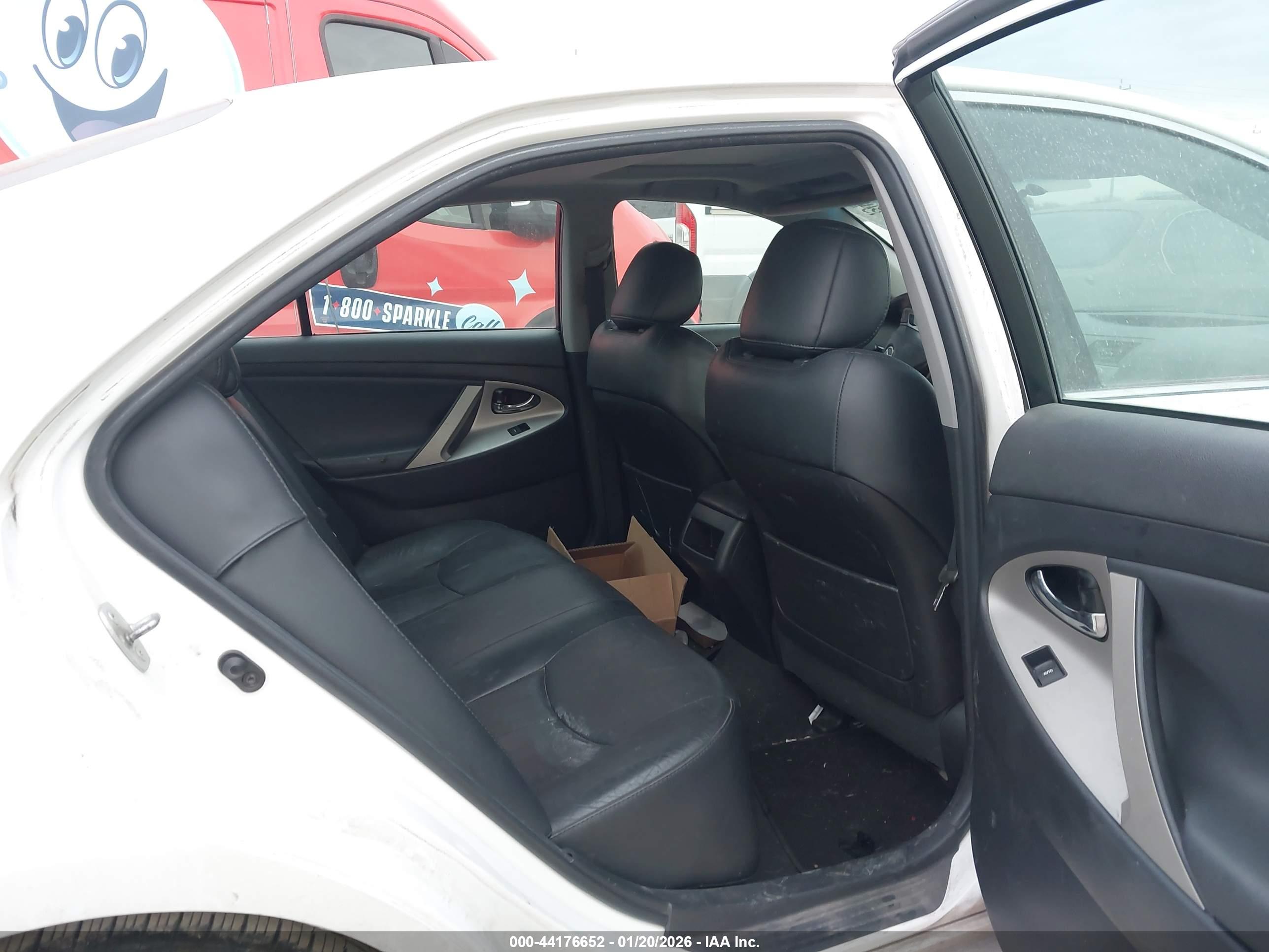 TOYOTA CAMRY image 8