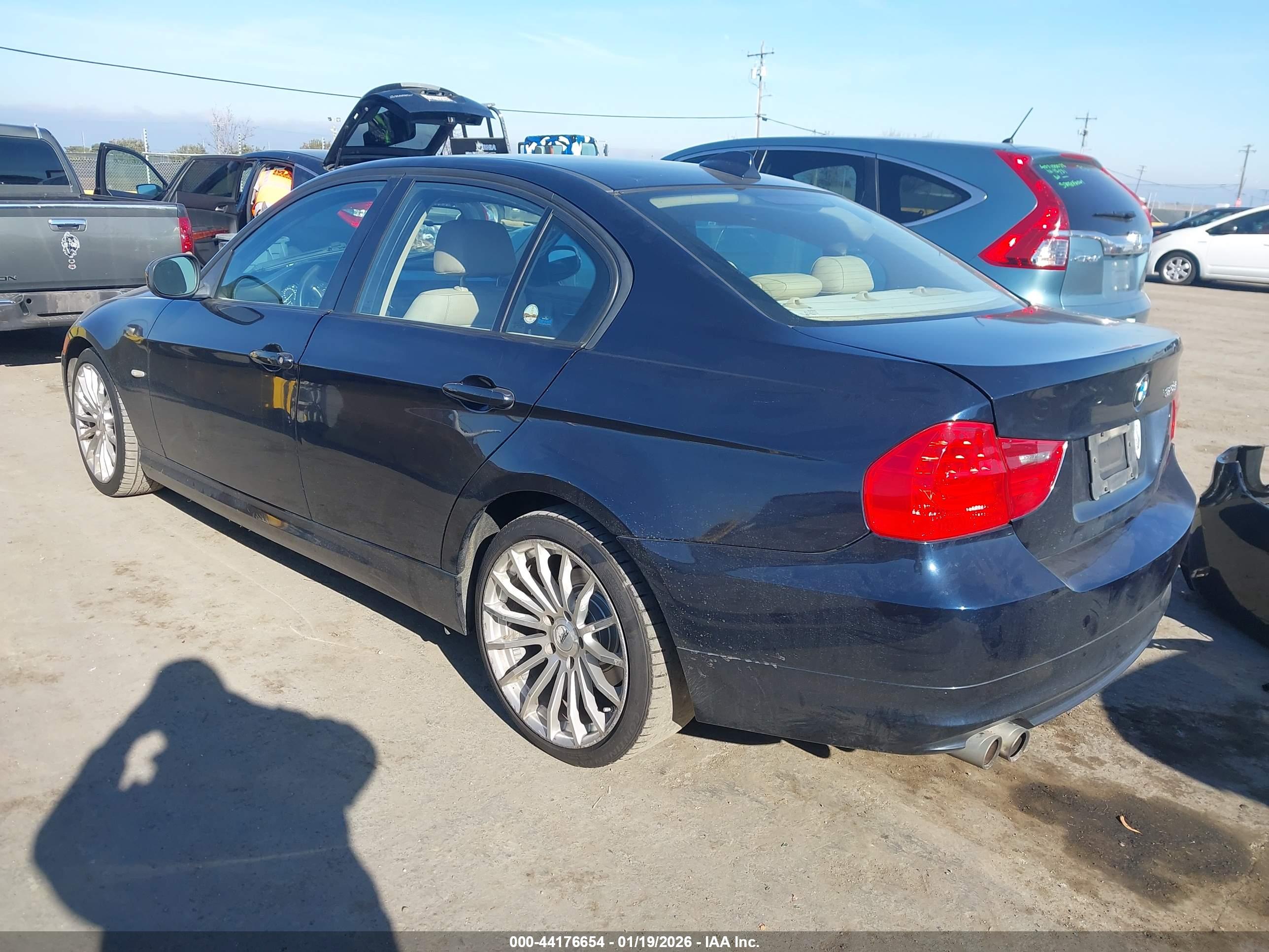 BMW 328I image 3