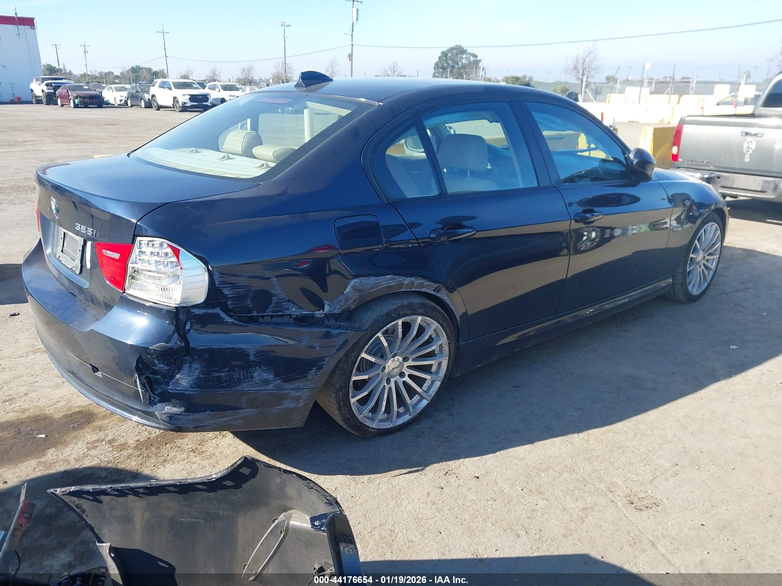 BMW 328I image 4