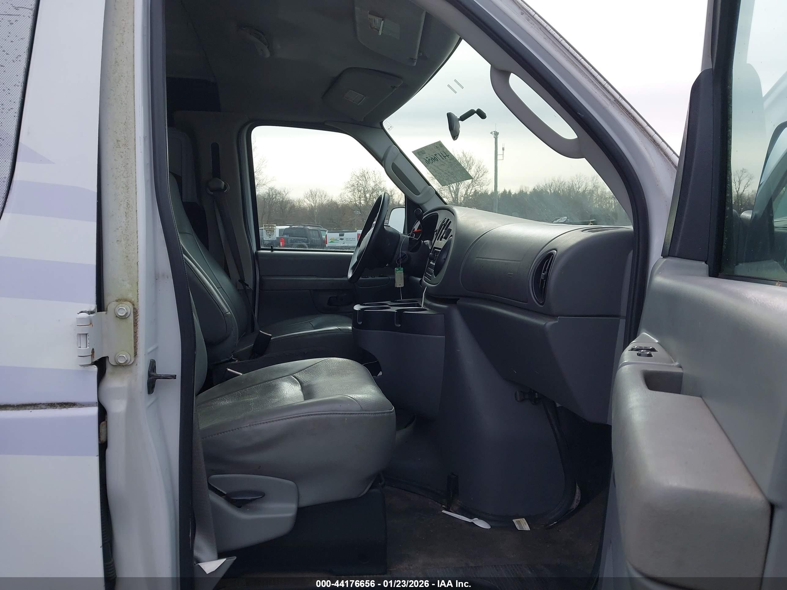 FORD E-350 image 5