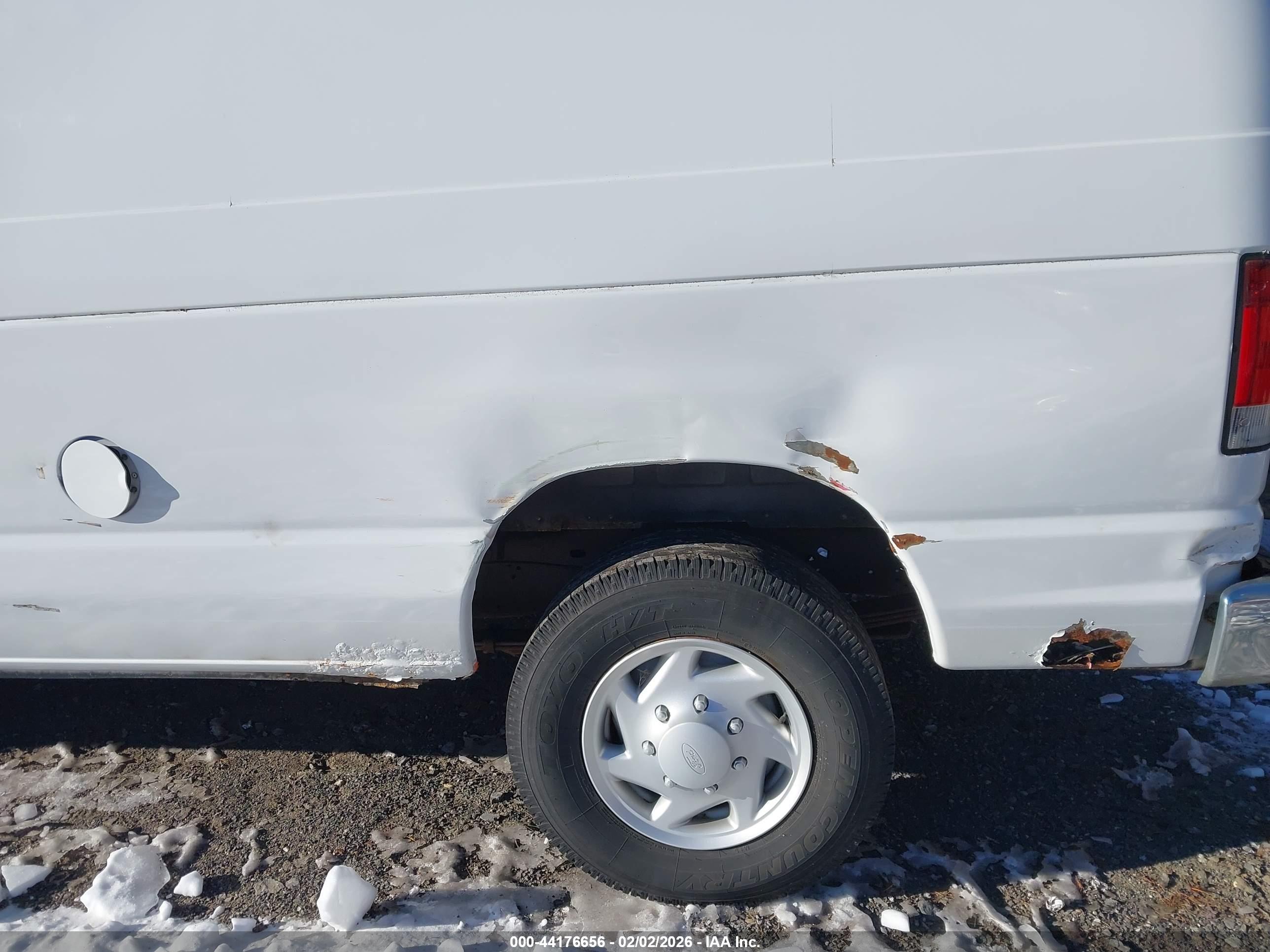 FORD E-350 image 6