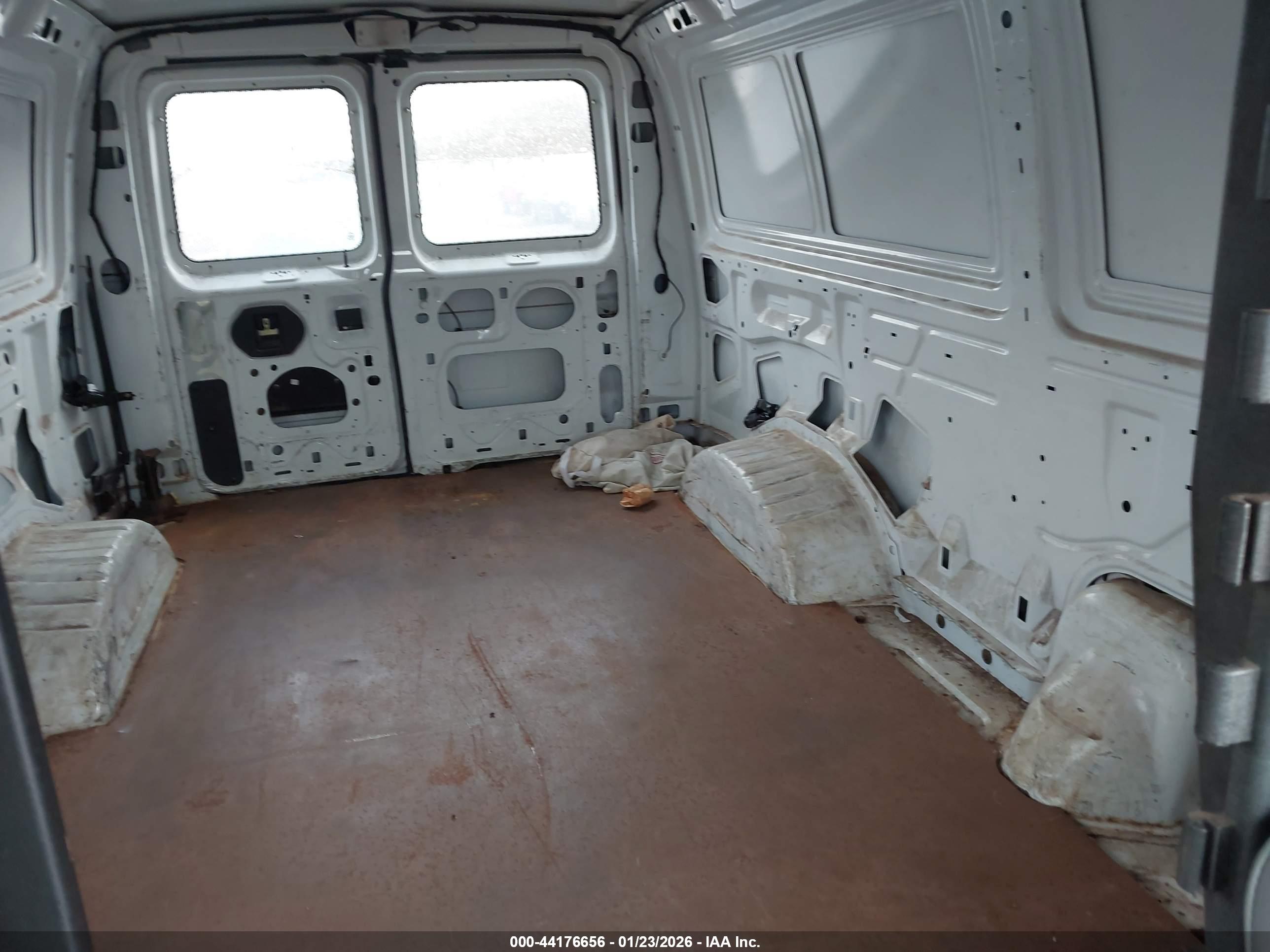 FORD E-350 image 8