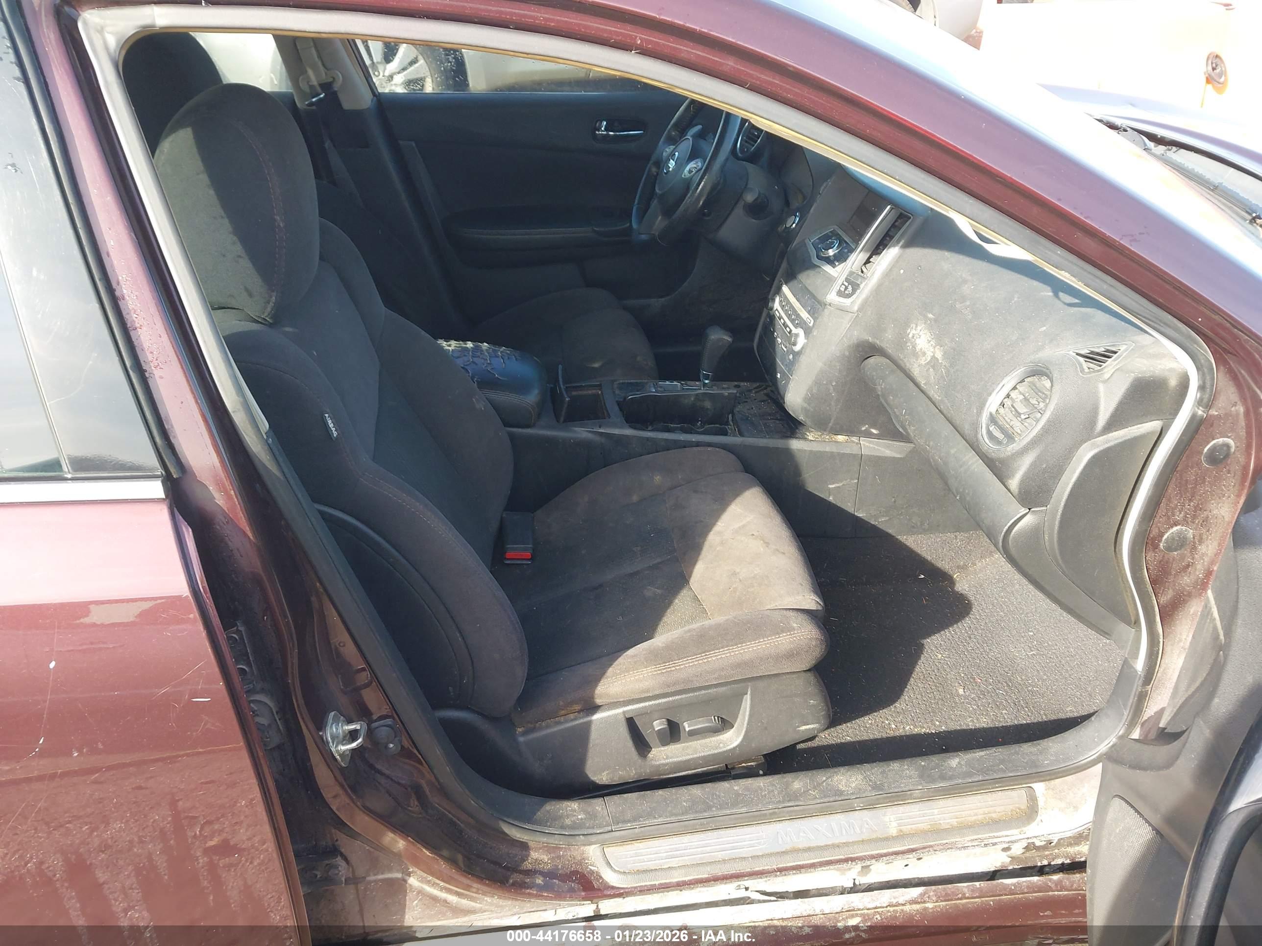 NISSAN MAXIMA image 5