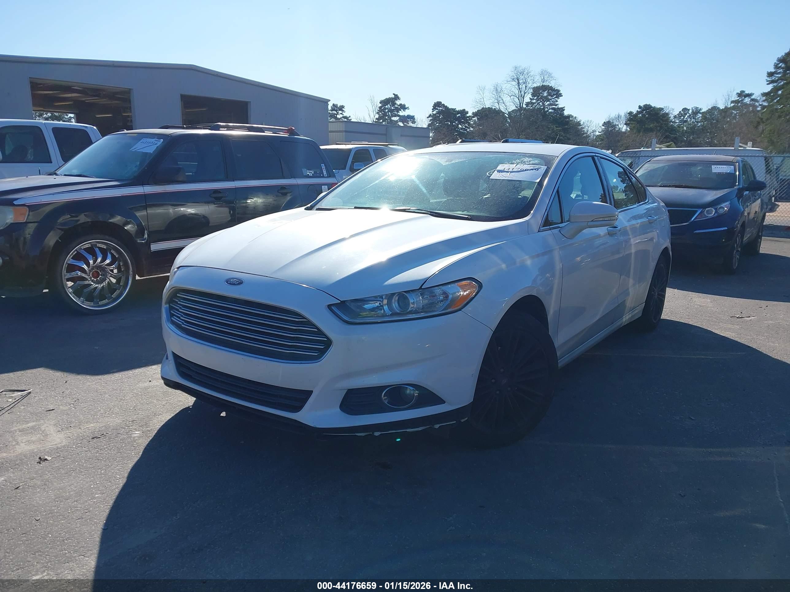 FORD FUSION image 2