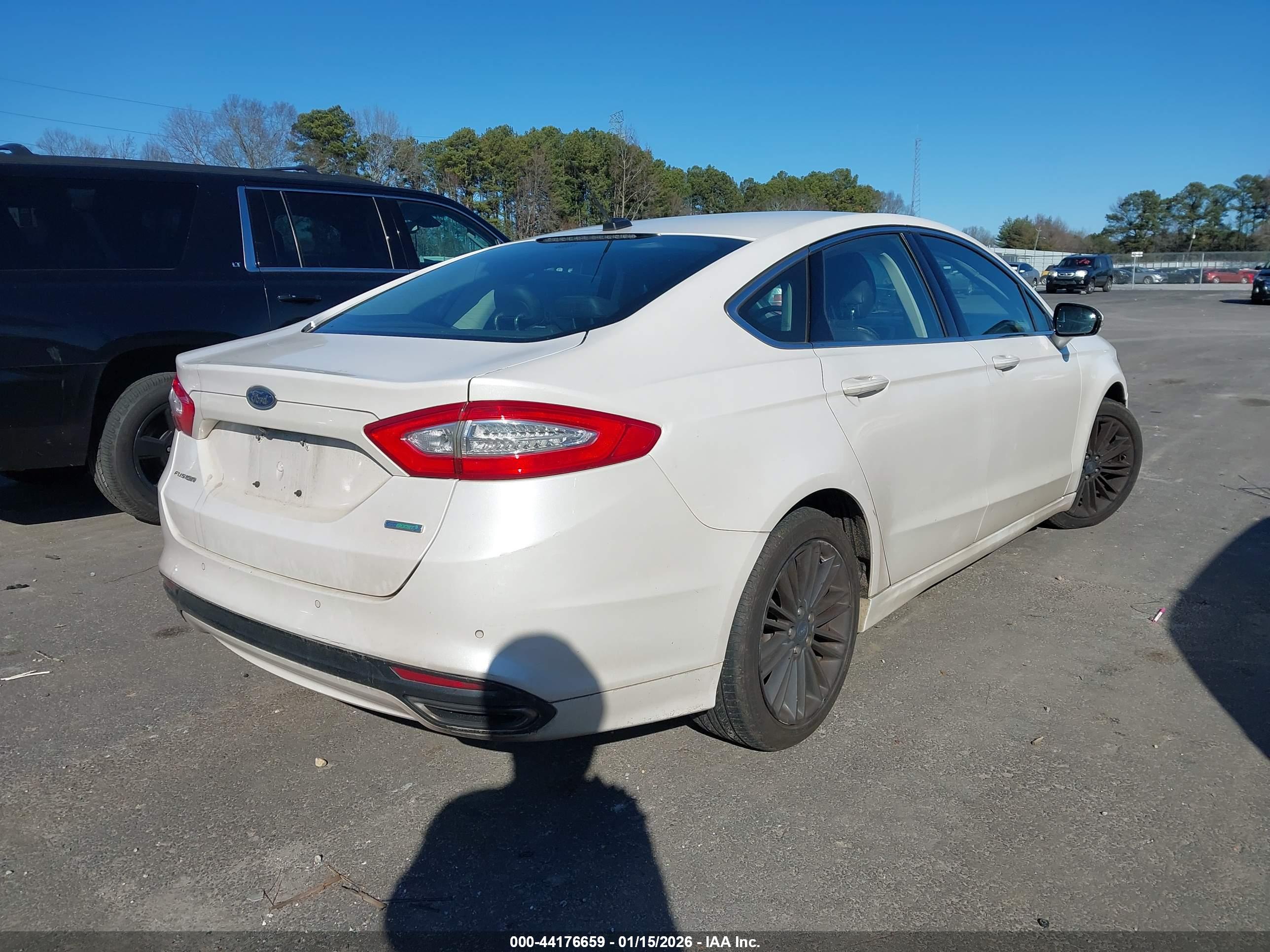 FORD FUSION image 4