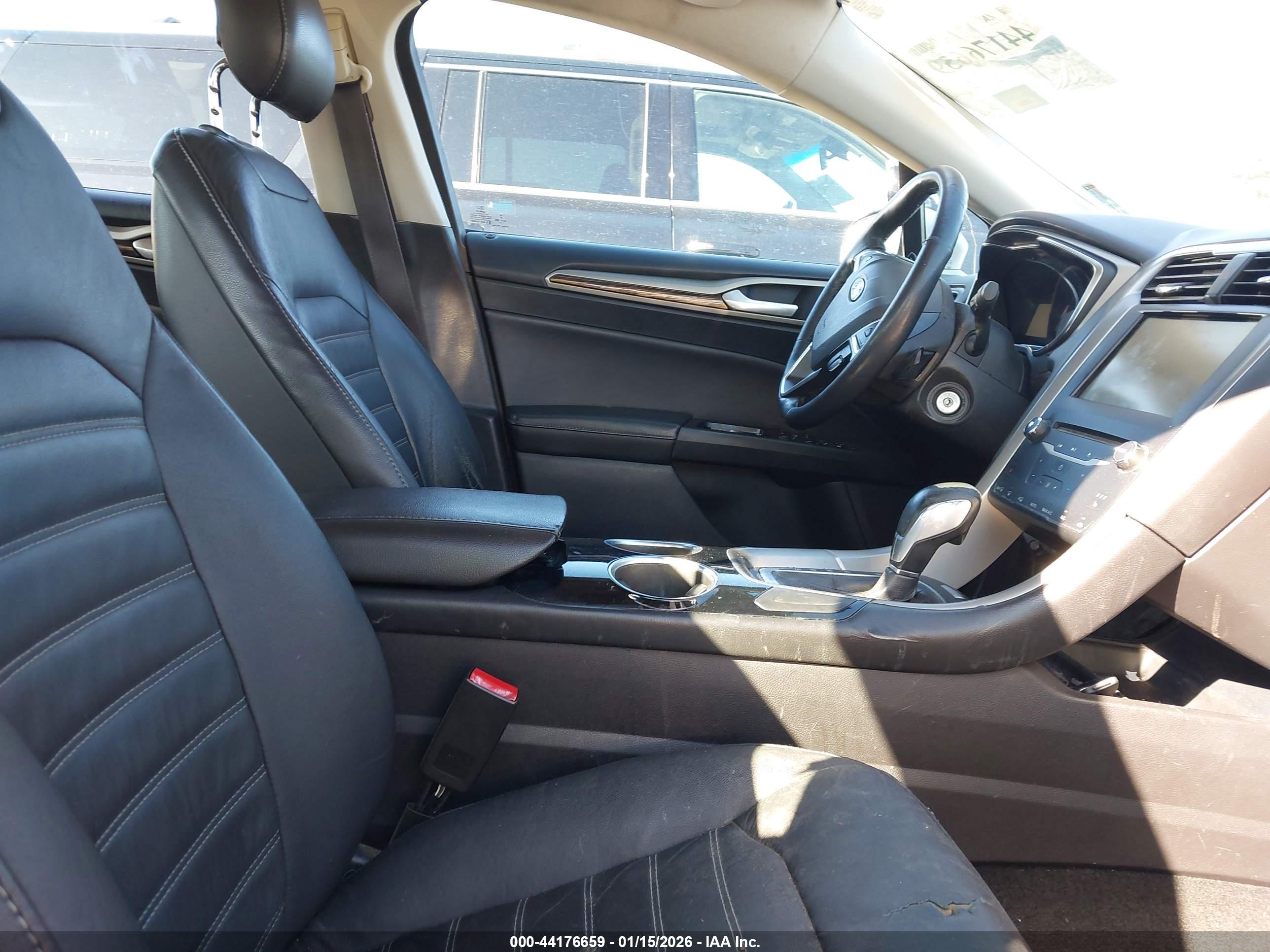 FORD FUSION image 5