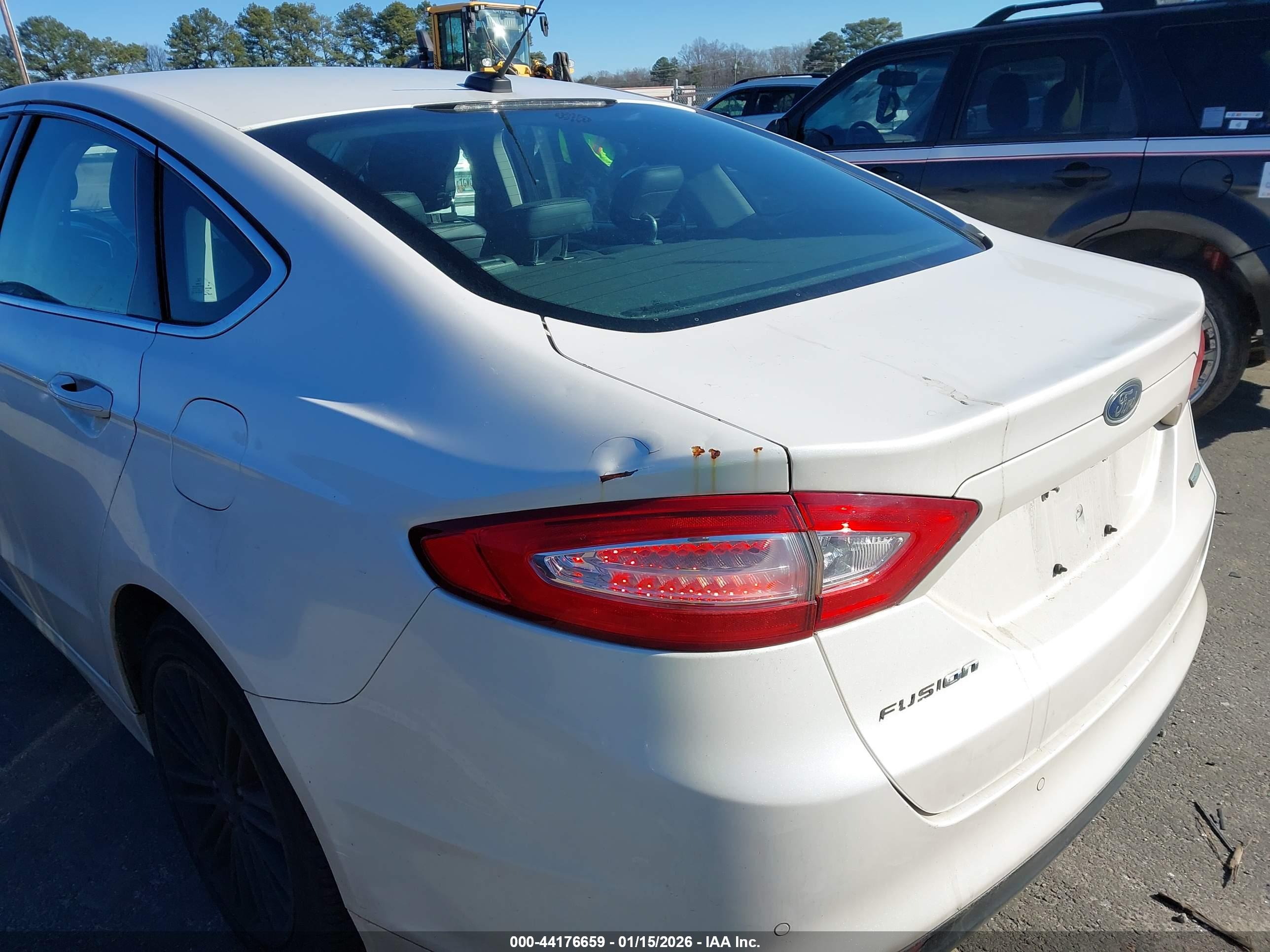FORD FUSION image 6
