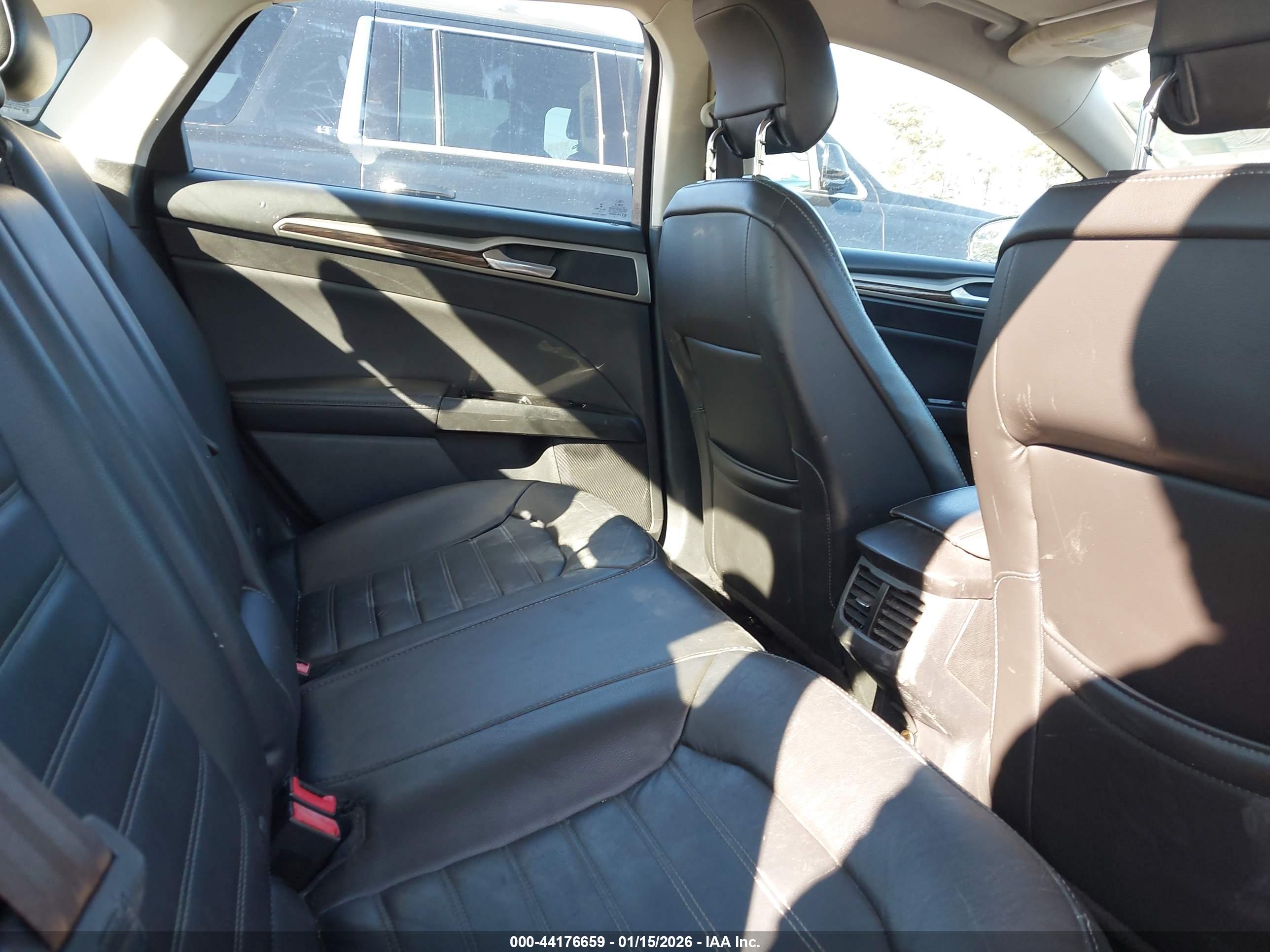 FORD FUSION image 8