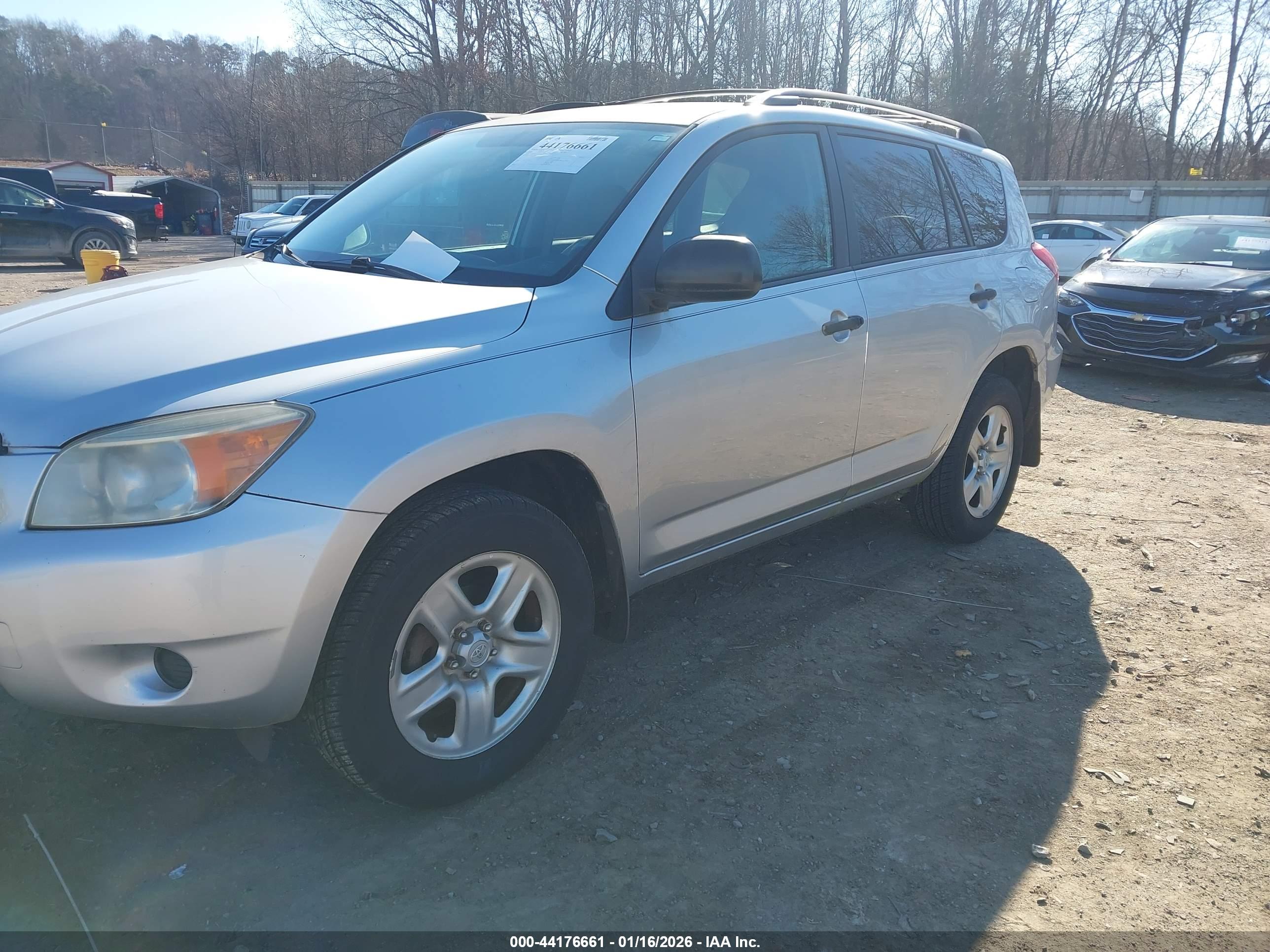 TOYOTA RAV4 image 2