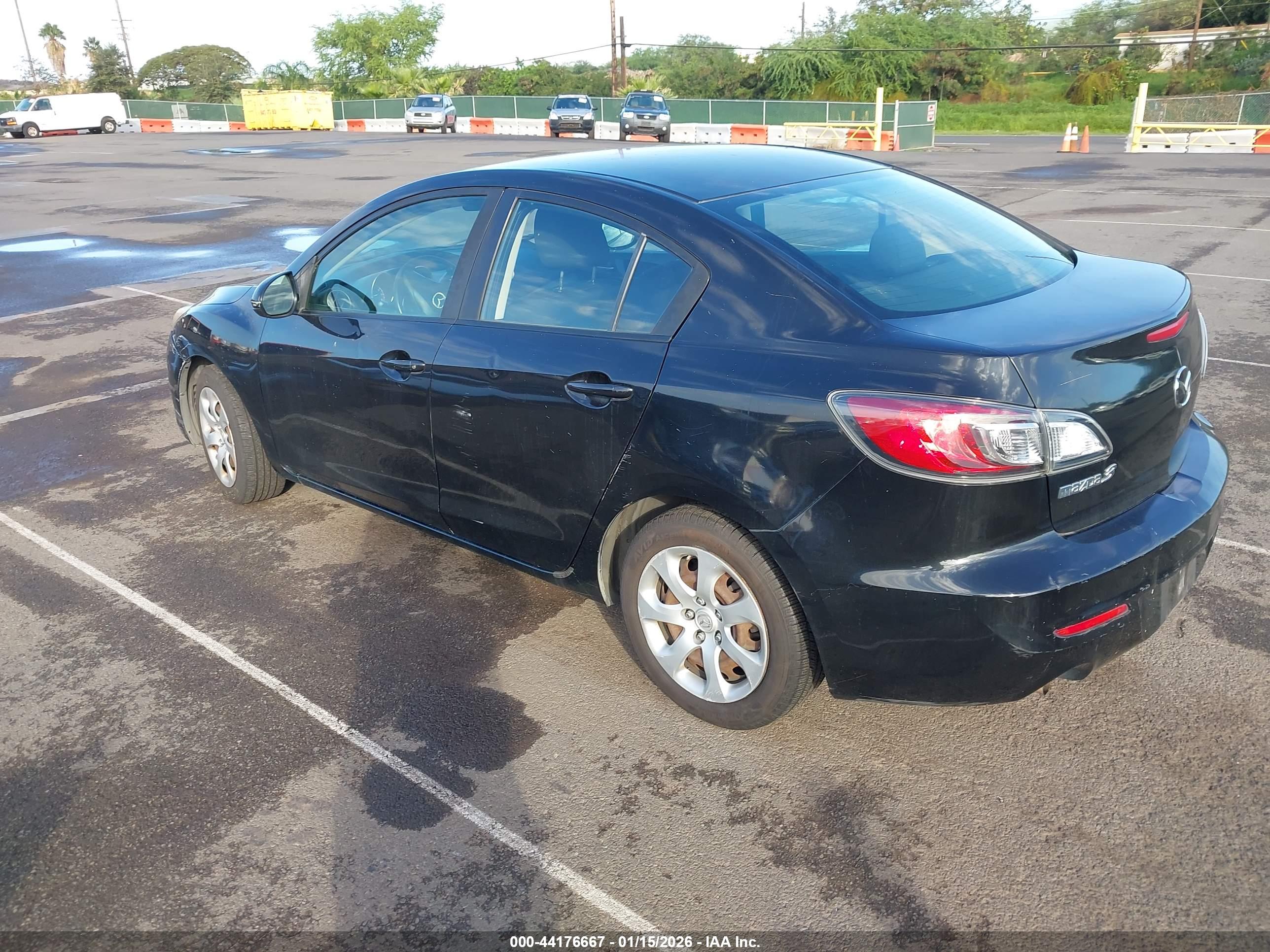 MAZDA MAZDA3 image 3