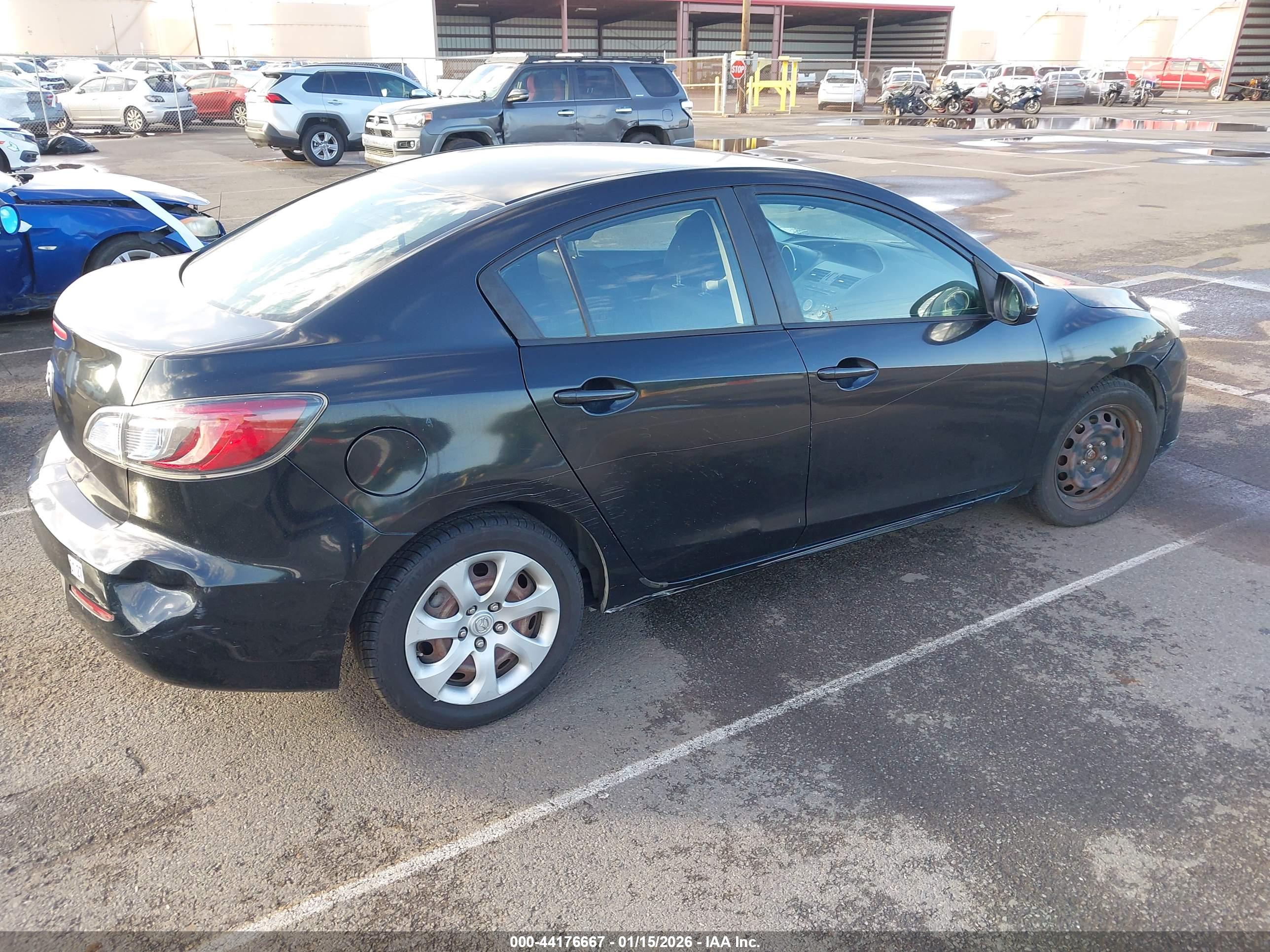MAZDA MAZDA3 image 4