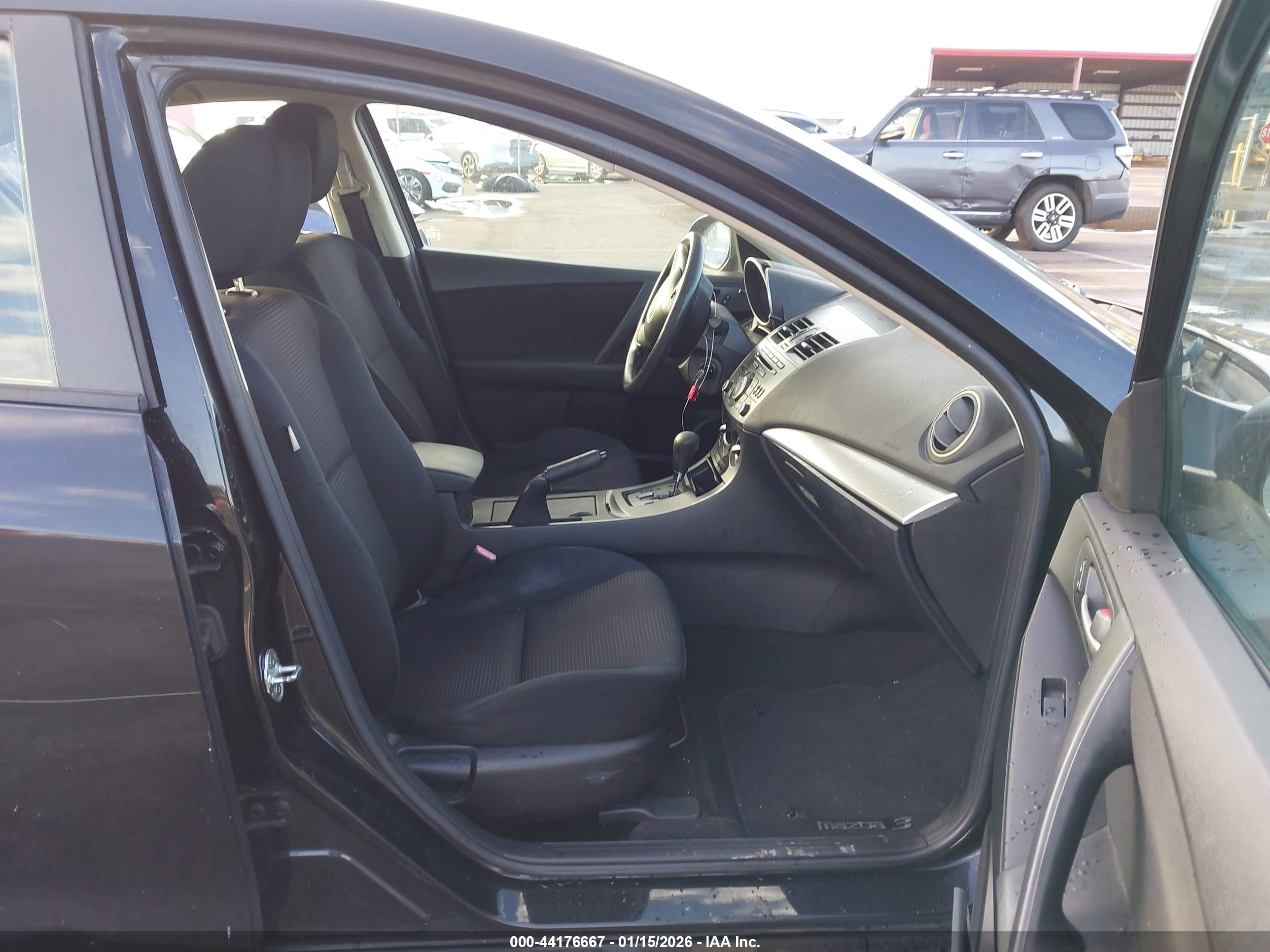 MAZDA MAZDA3 image 5