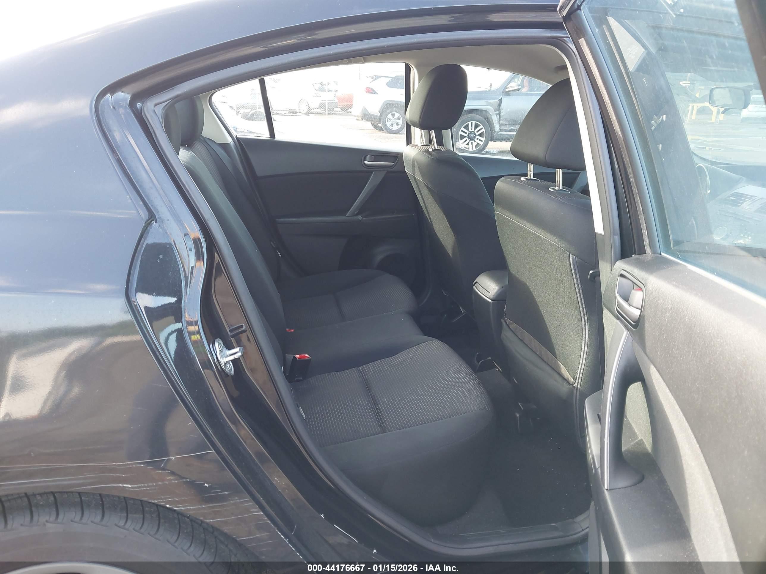 MAZDA MAZDA3 image 8