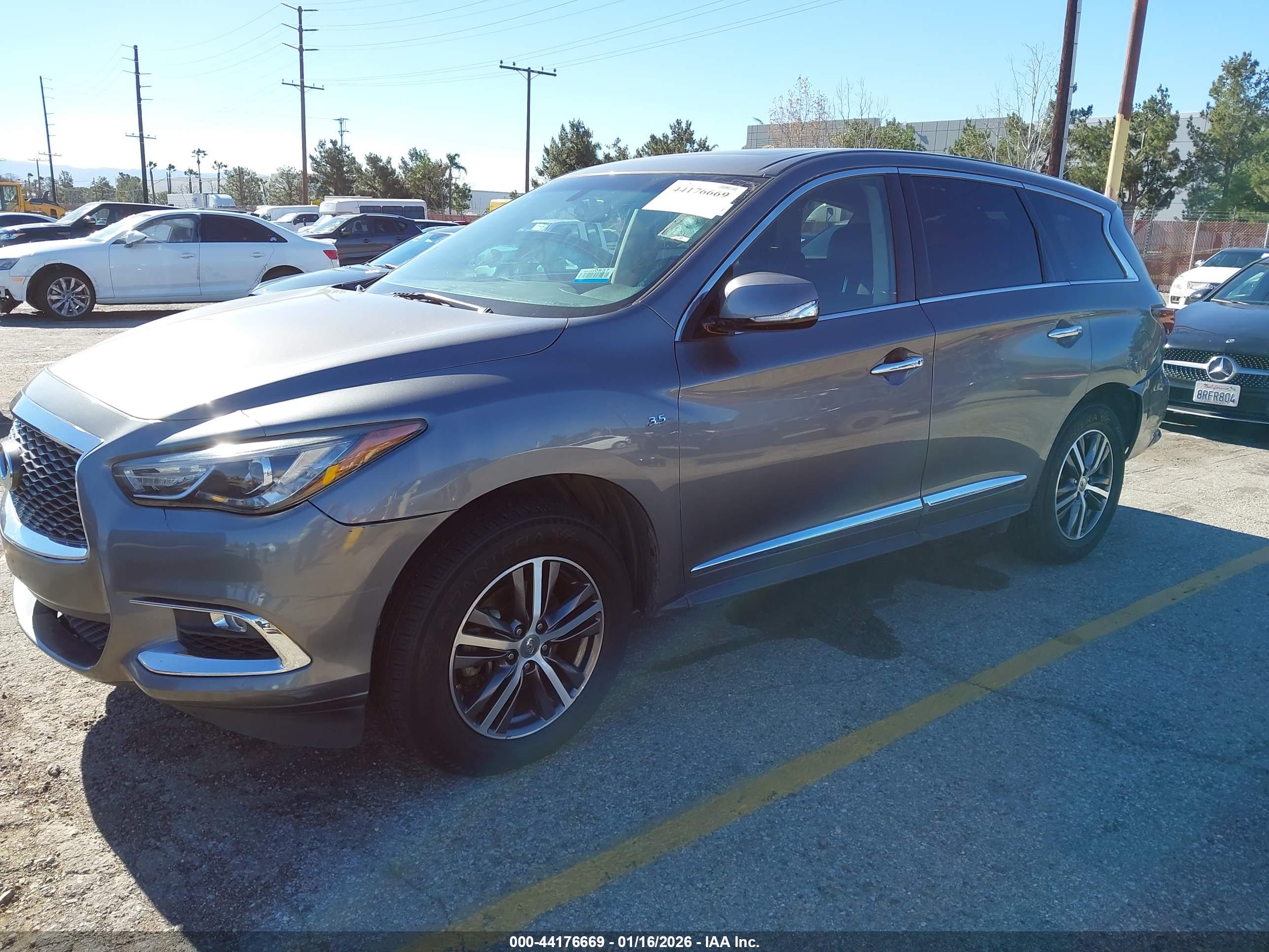 INFINITI QX60 image 2