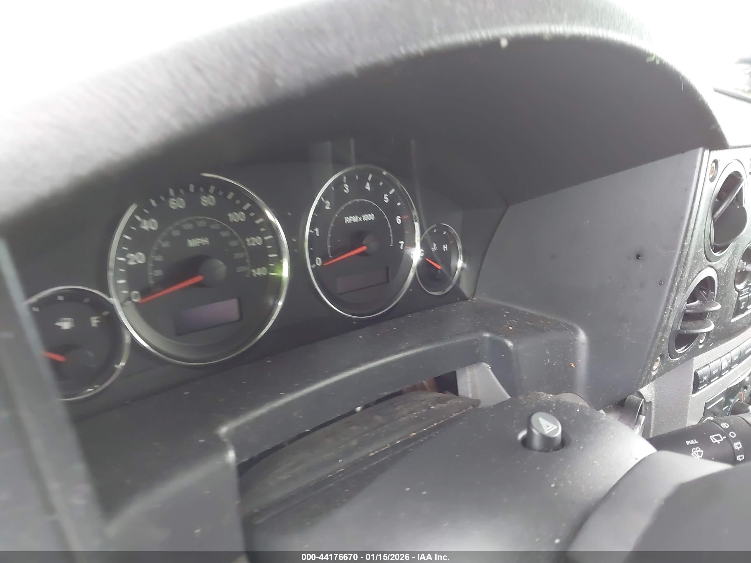 JEEP COMMANDER image 7