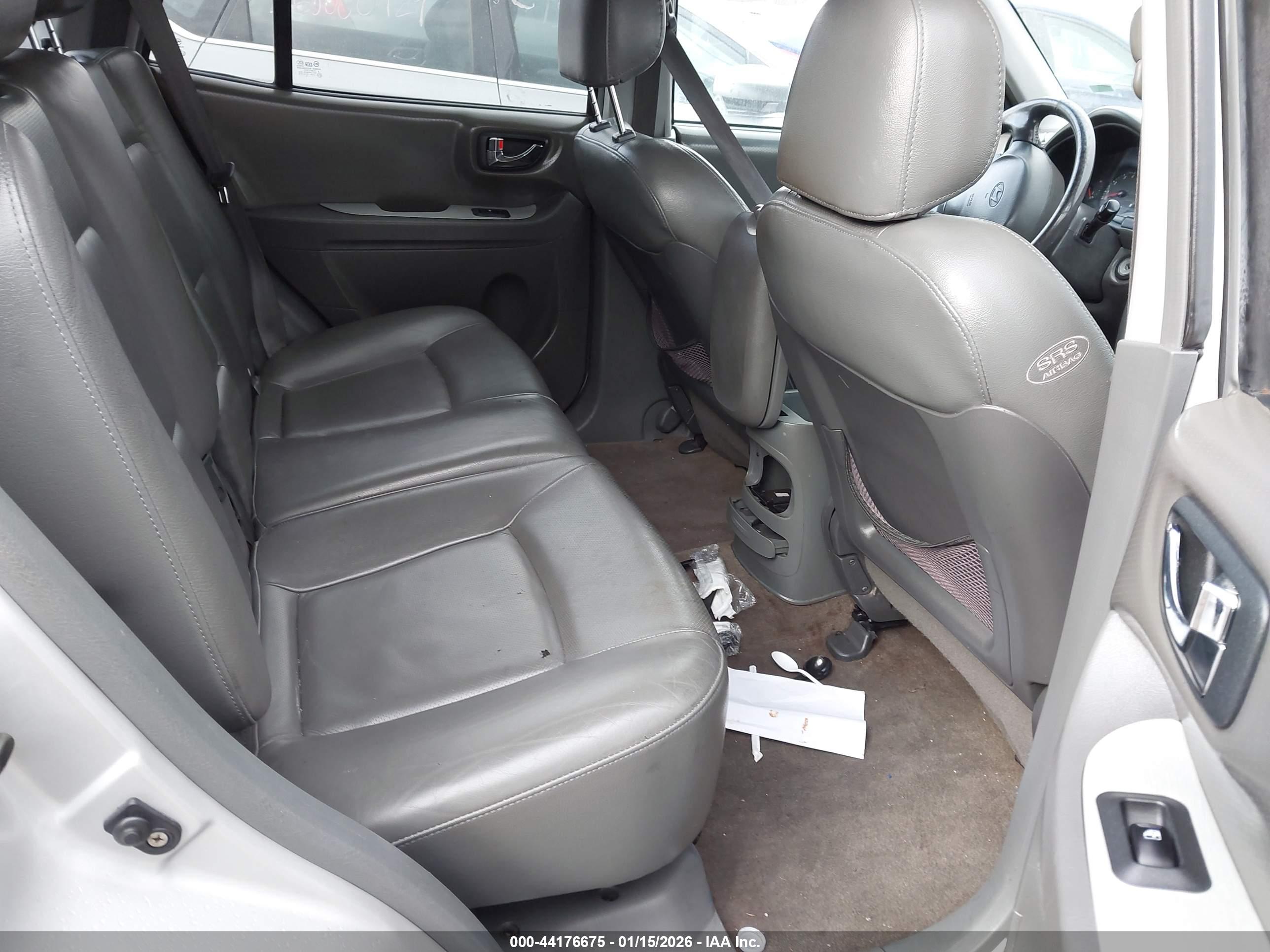 HYUNDAI SANTA image 8