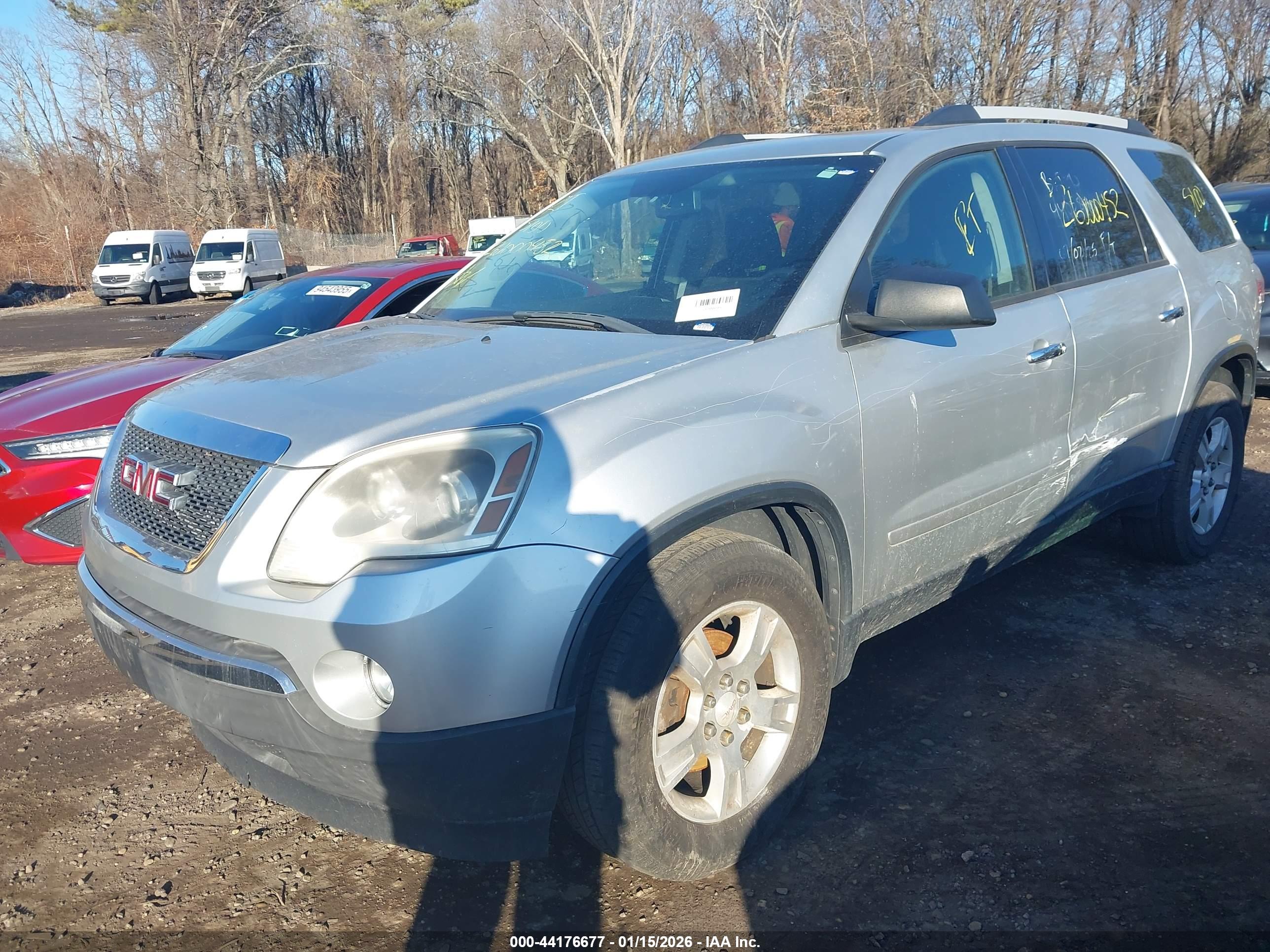 GMC ACADIA image 2