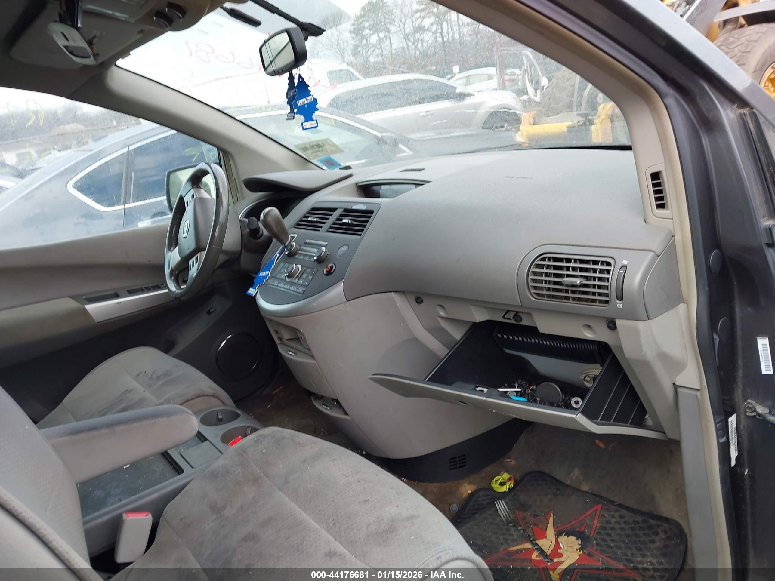 NISSAN QUEST image 5