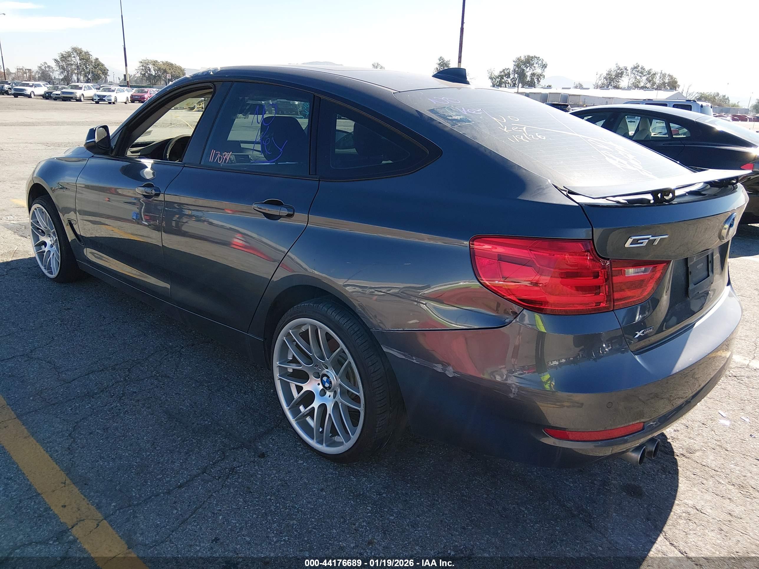 BMW 328I image 3