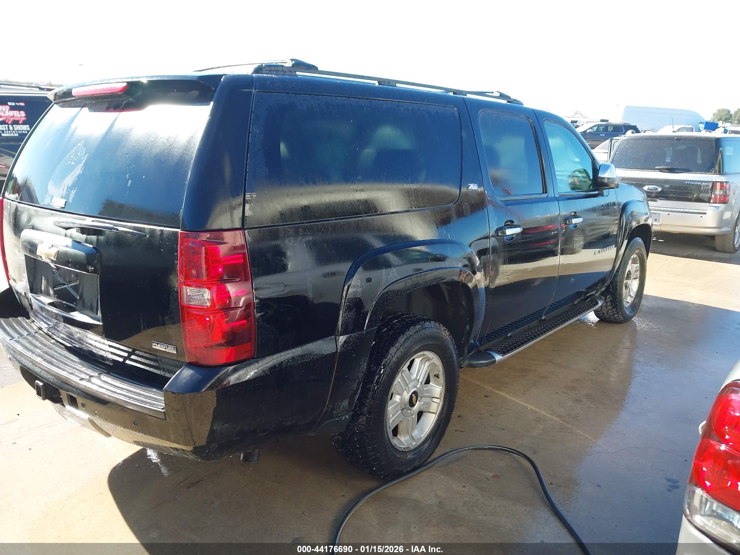 CHEVROLET SUBURBAN image 4
