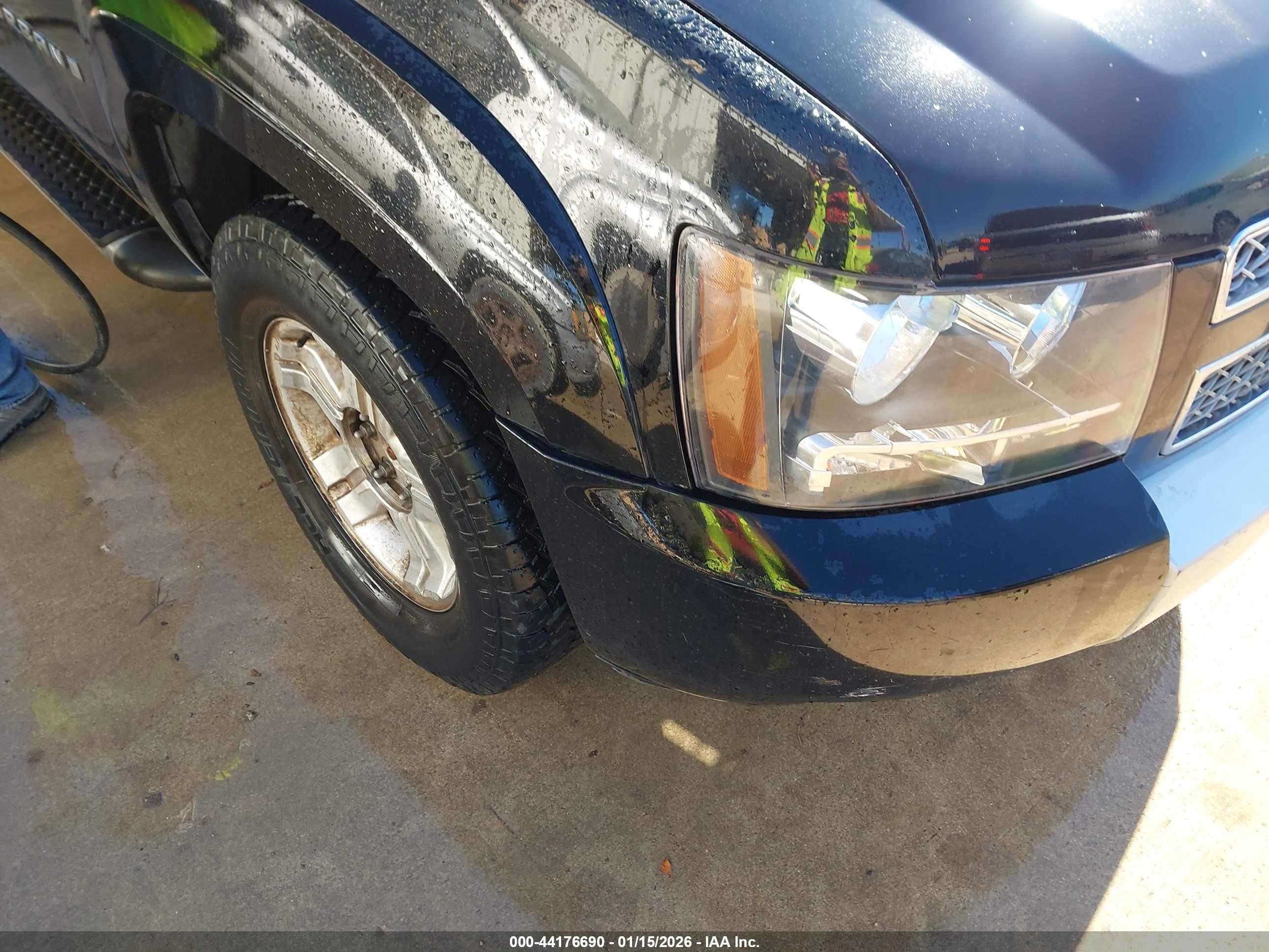 CHEVROLET SUBURBAN image 6