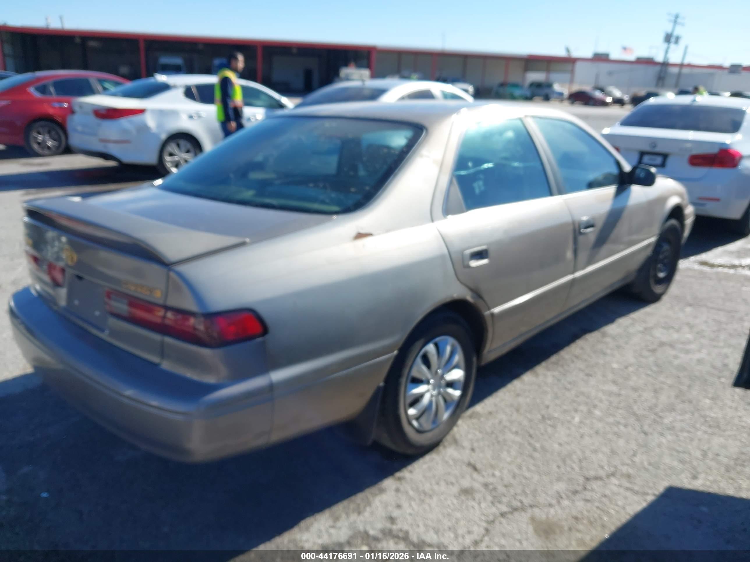TOYOTA CAMRY image 4