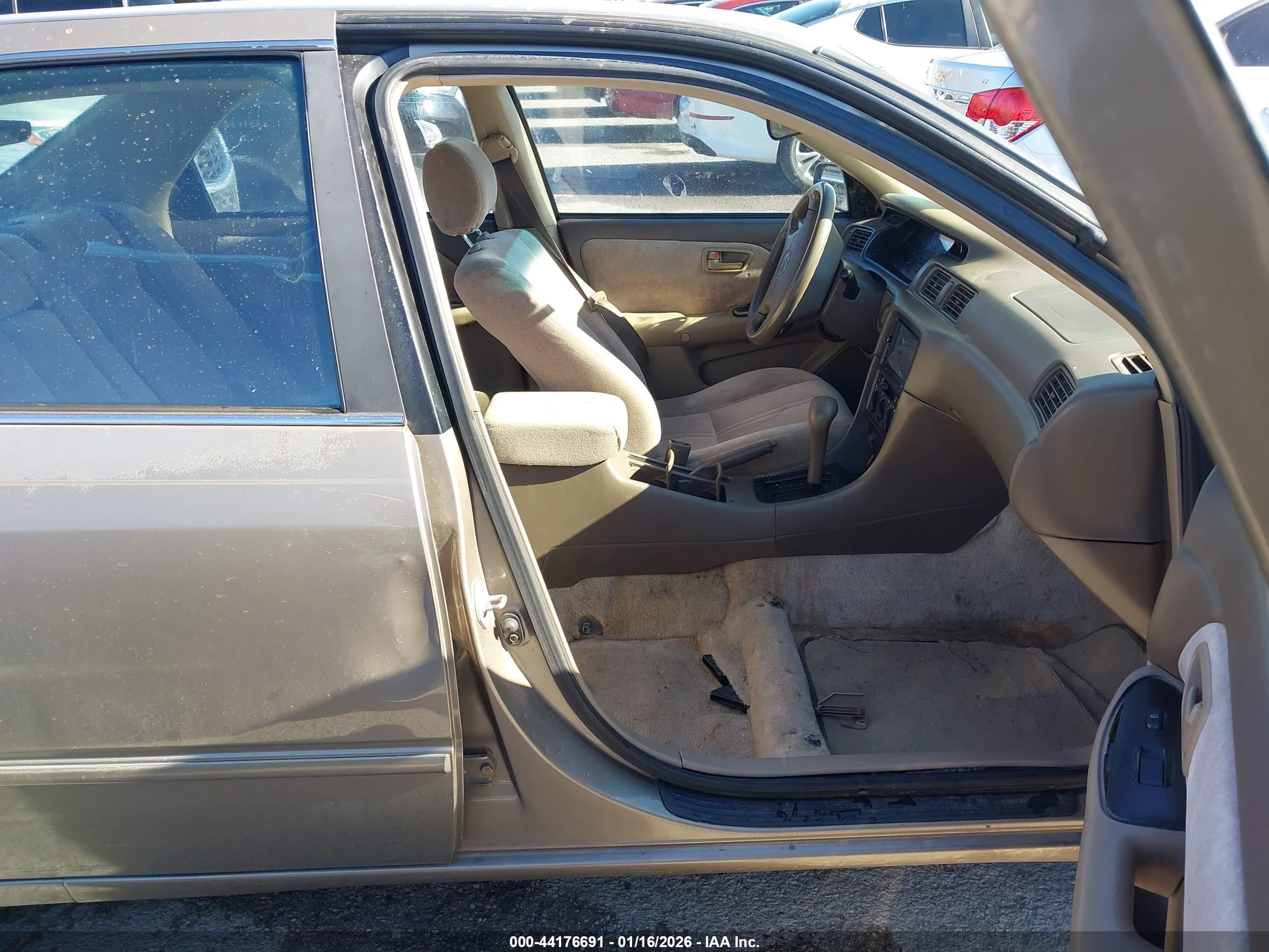 TOYOTA CAMRY image 5