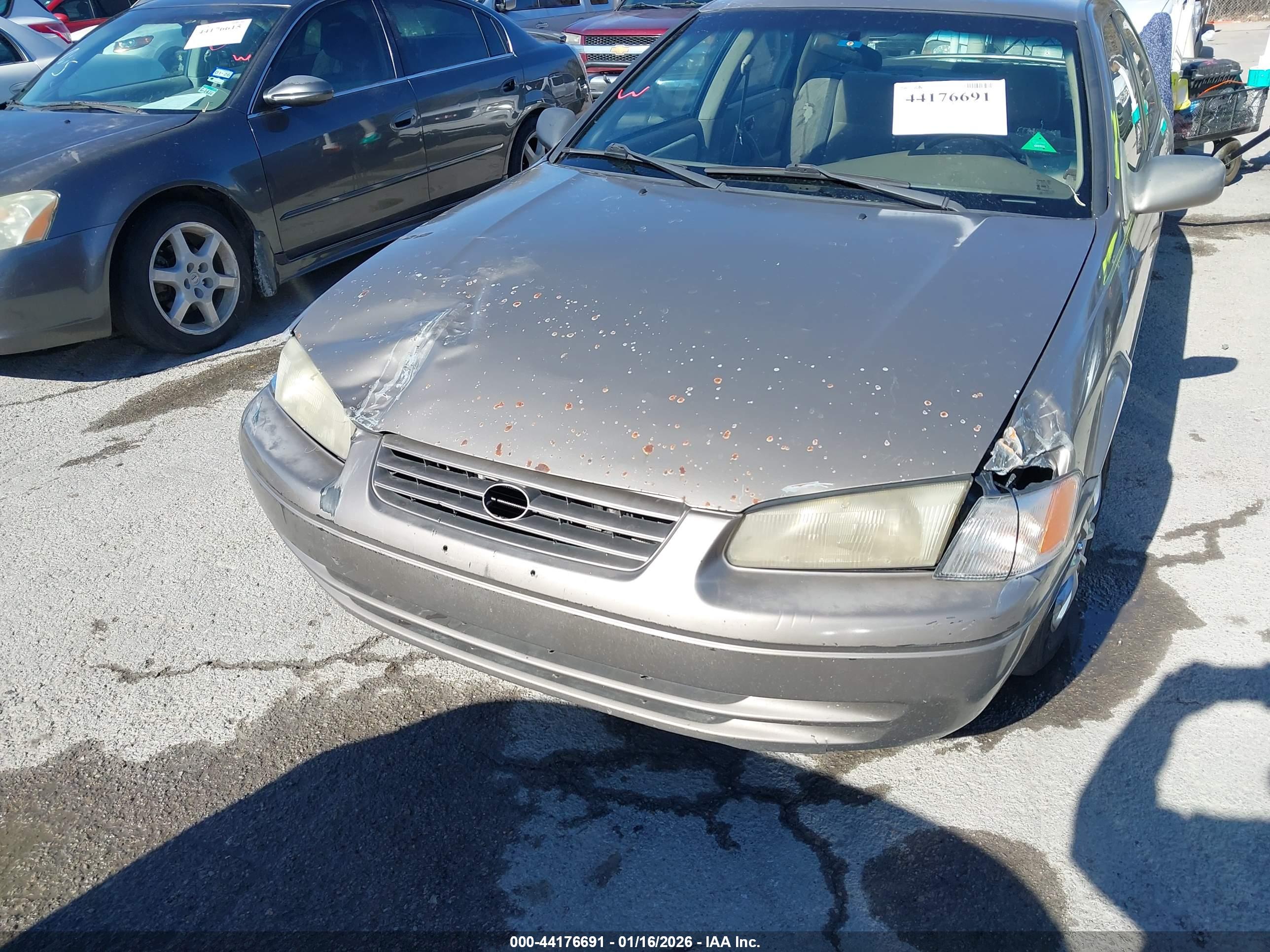 TOYOTA CAMRY image 6