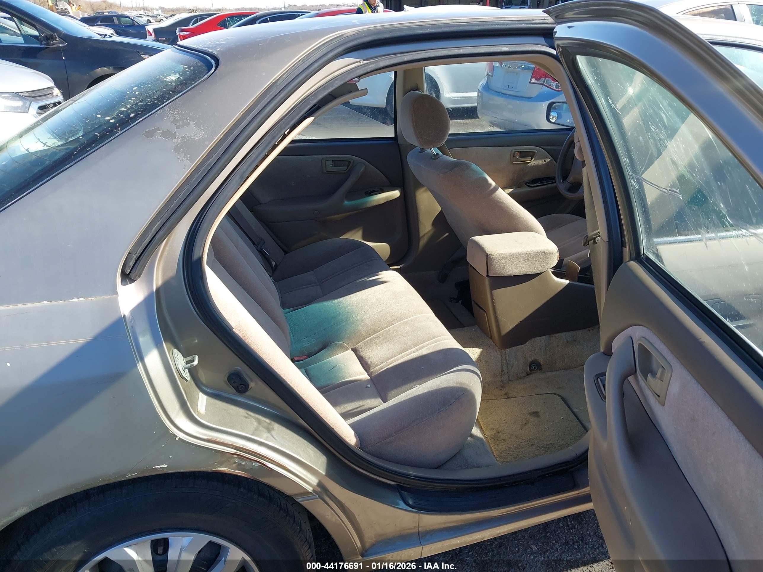 TOYOTA CAMRY image 8