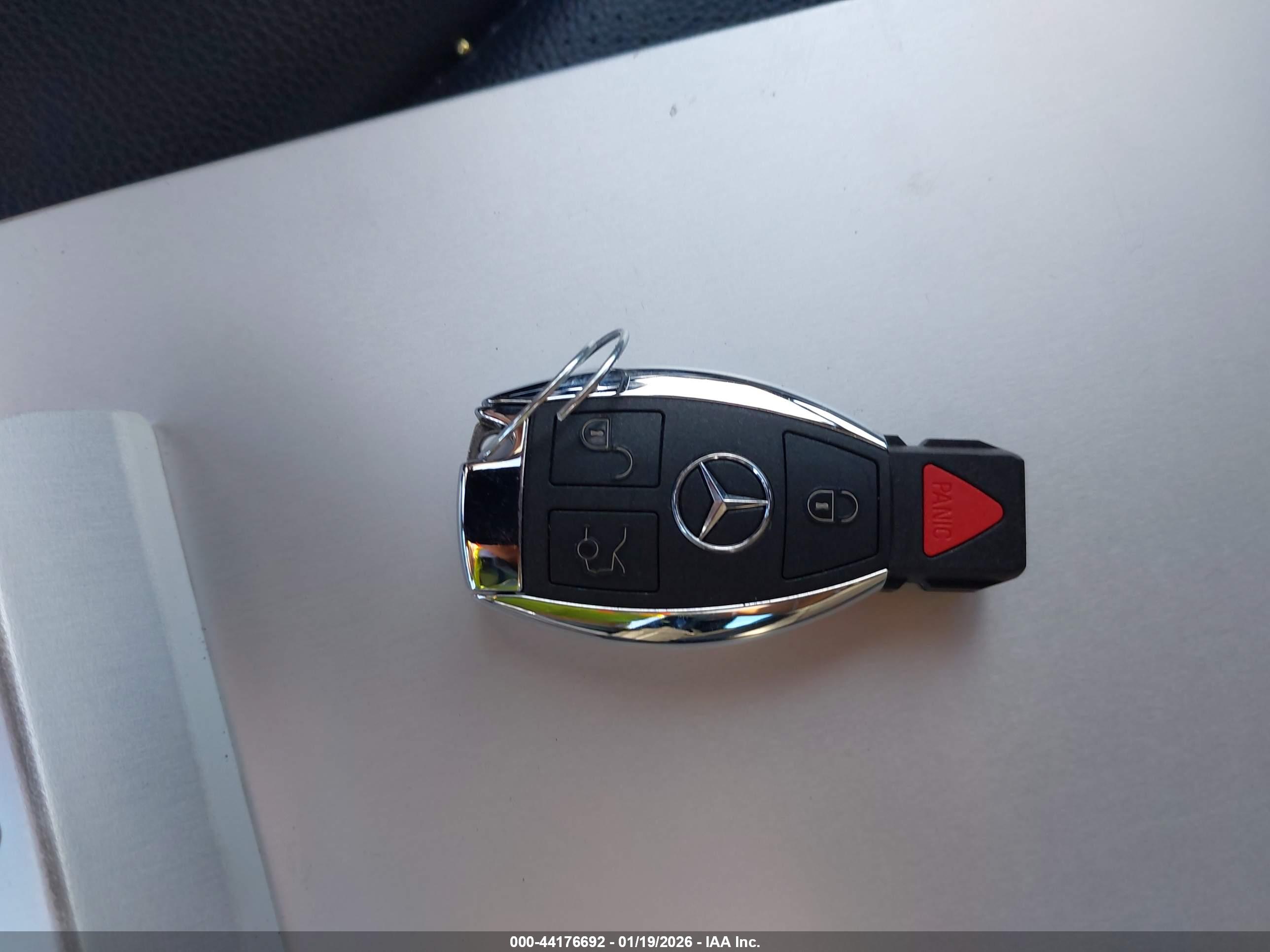 MERCEDES-BENZ E image 11