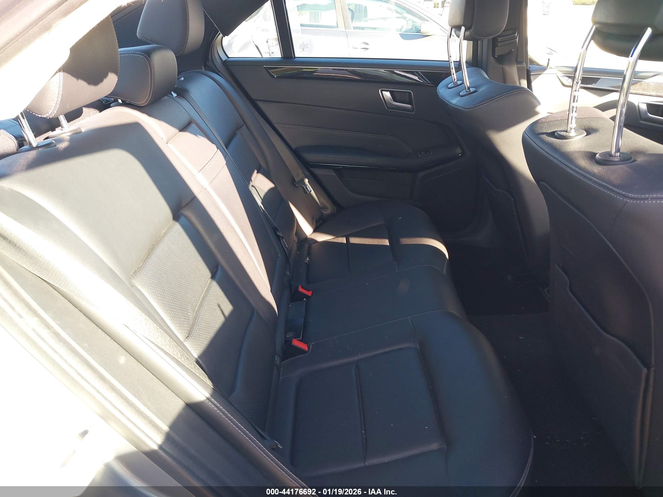 MERCEDES-BENZ E image 8