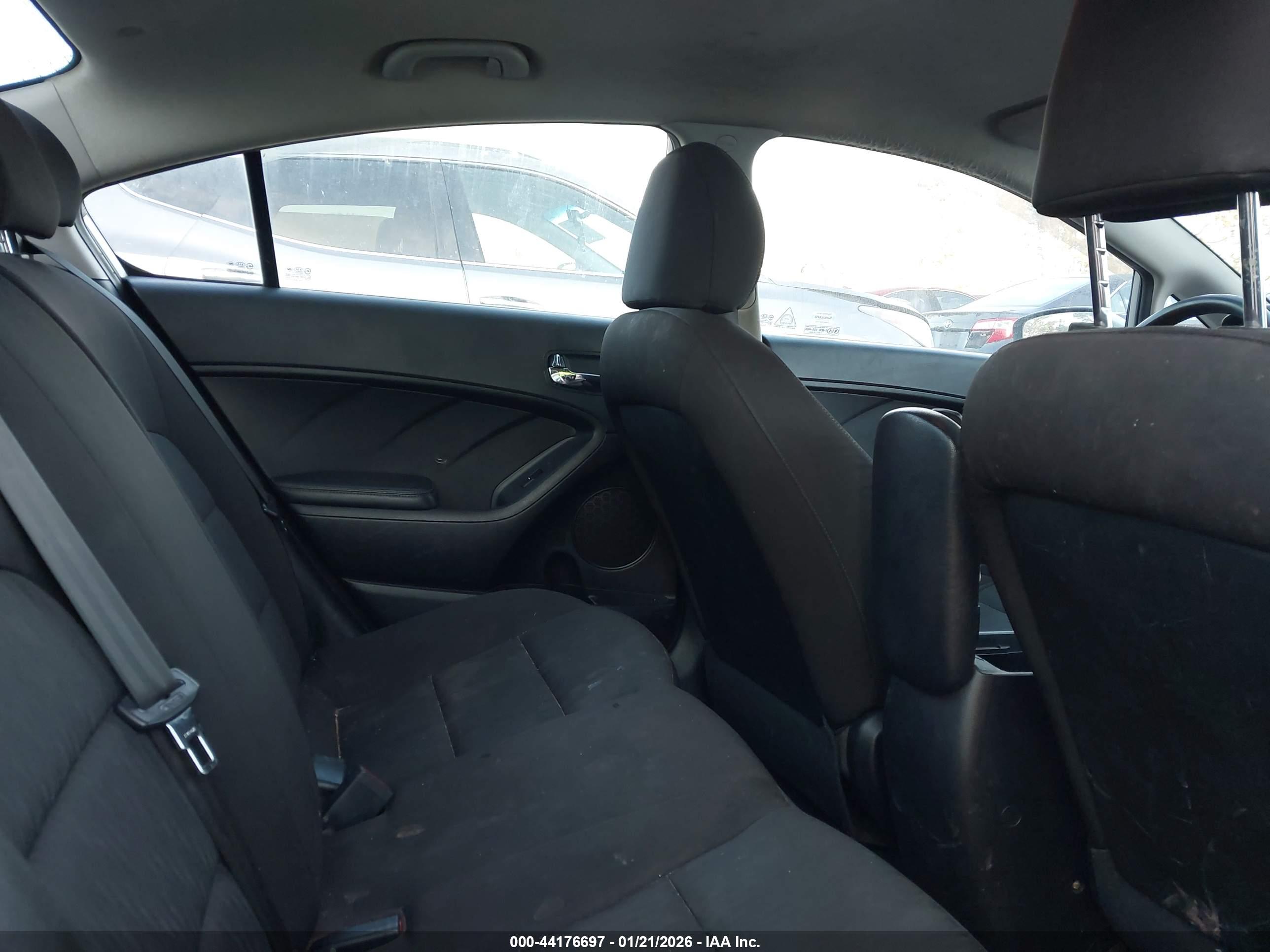 KIA FORTE image 8