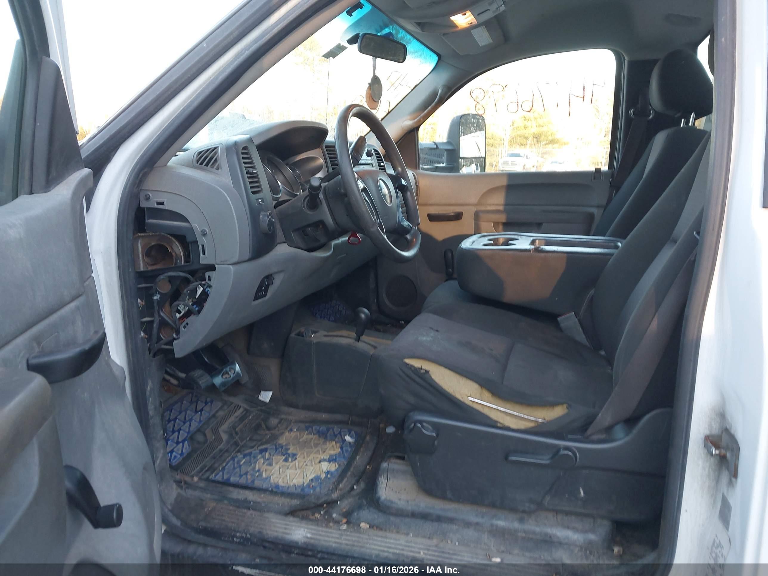 CHEVROLET SILVERADO image 8